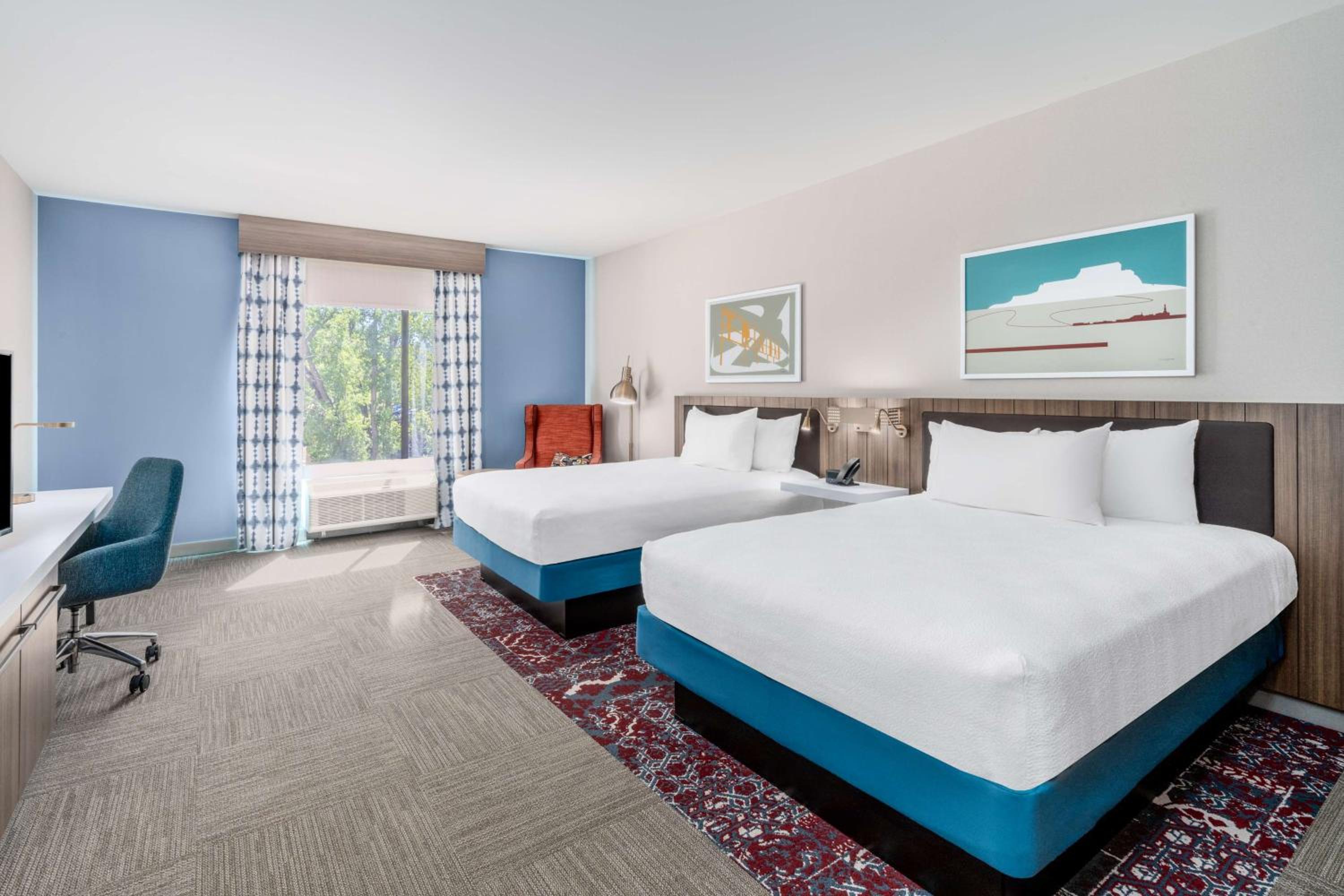Premium Queen Room with Two Queen Beds - Photo 2