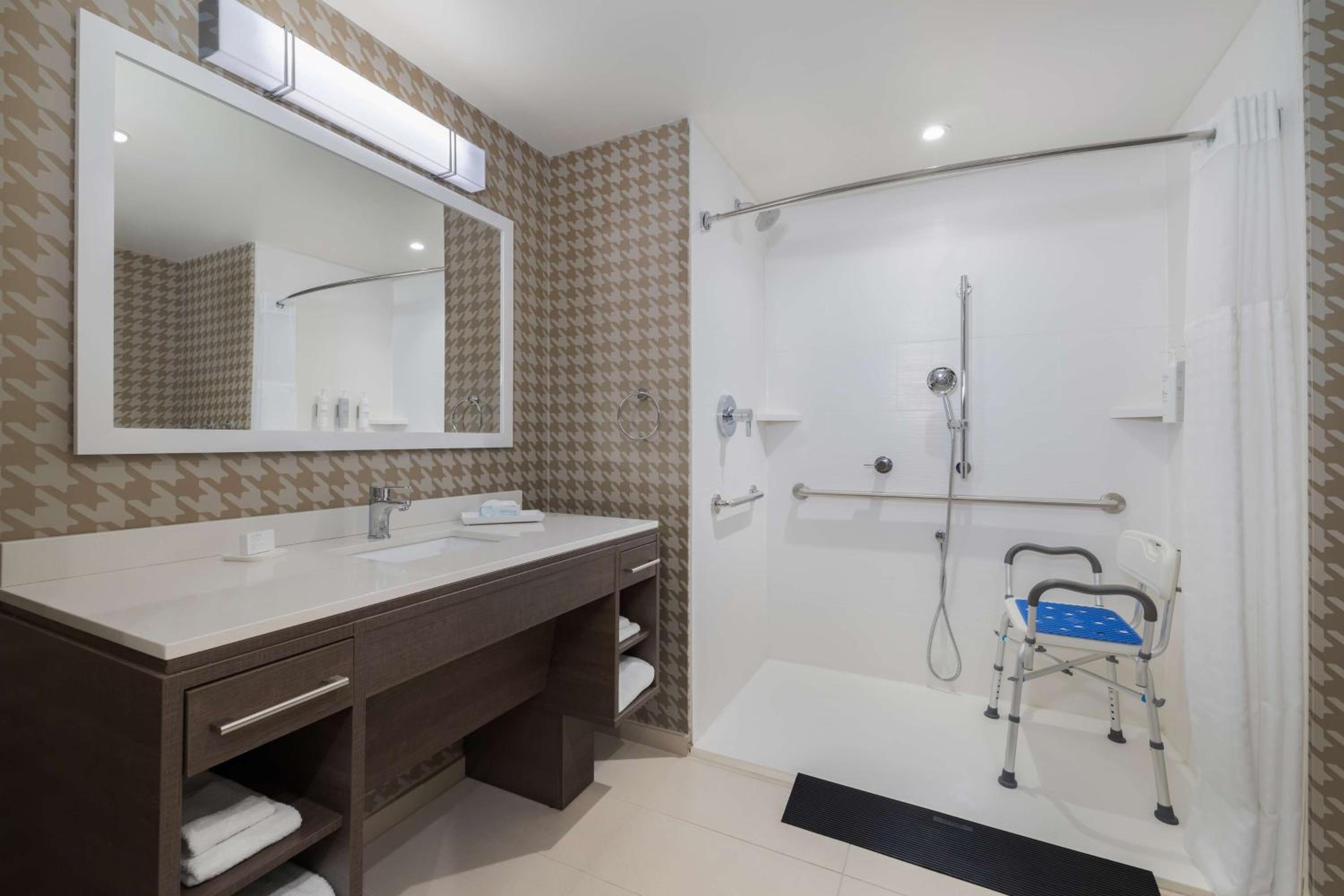 King Studio Suite - Mobility Accessible - Photo 3