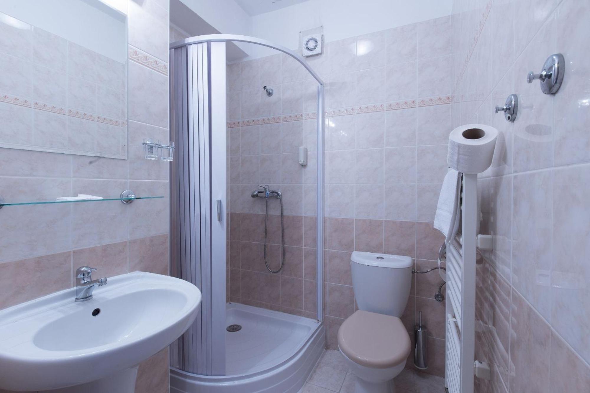 Standard Double Room - Photo 6