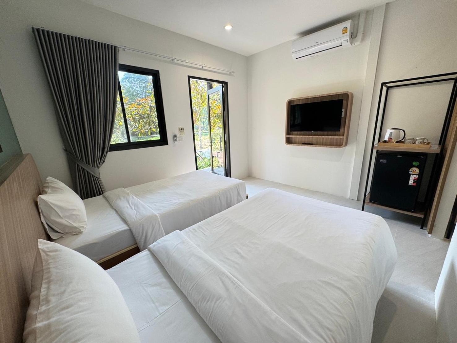 Standard Twin Room with Garden View photo 3