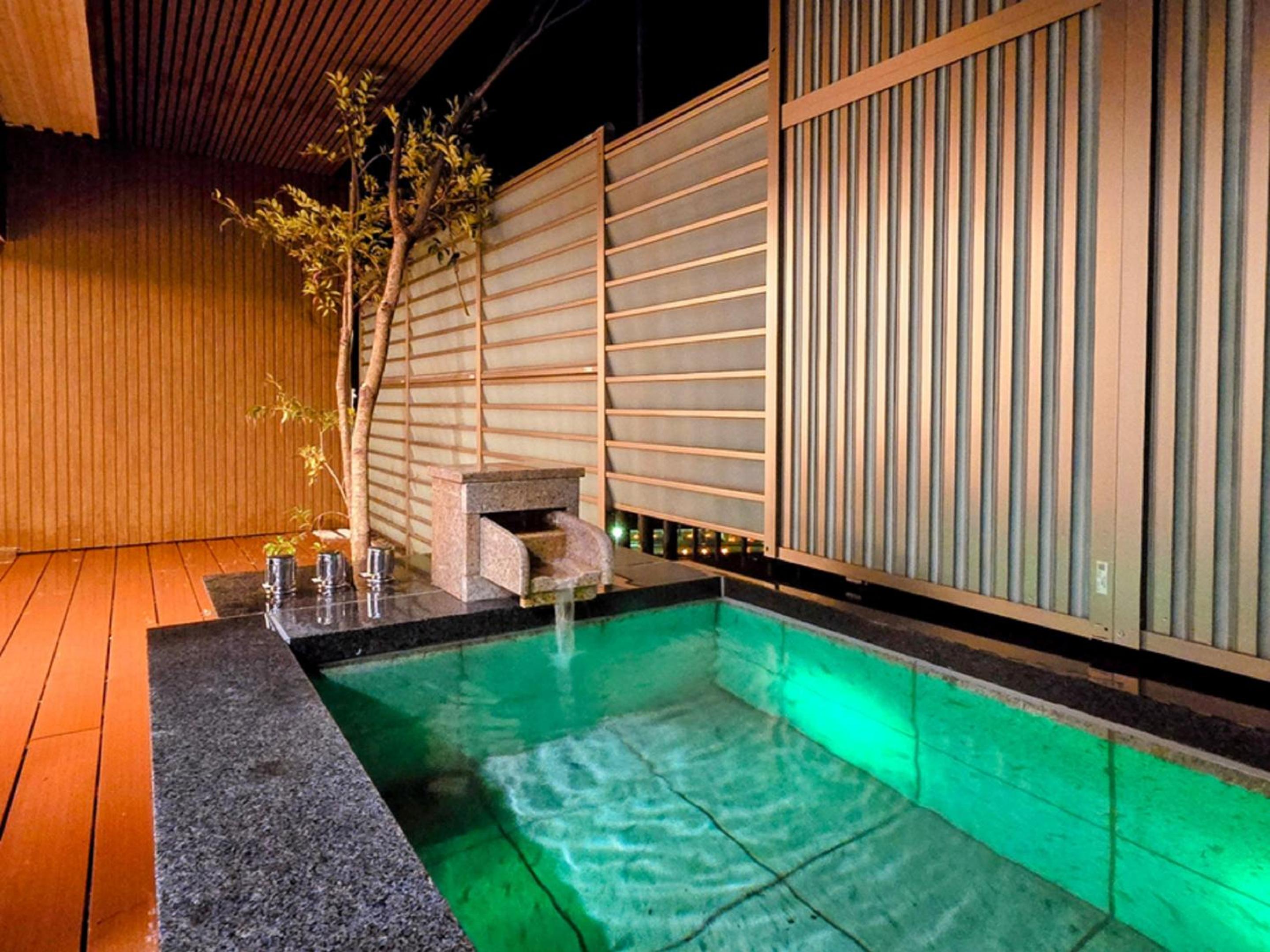 Standard Triple Room with Open-Air Bath and River View photo 2