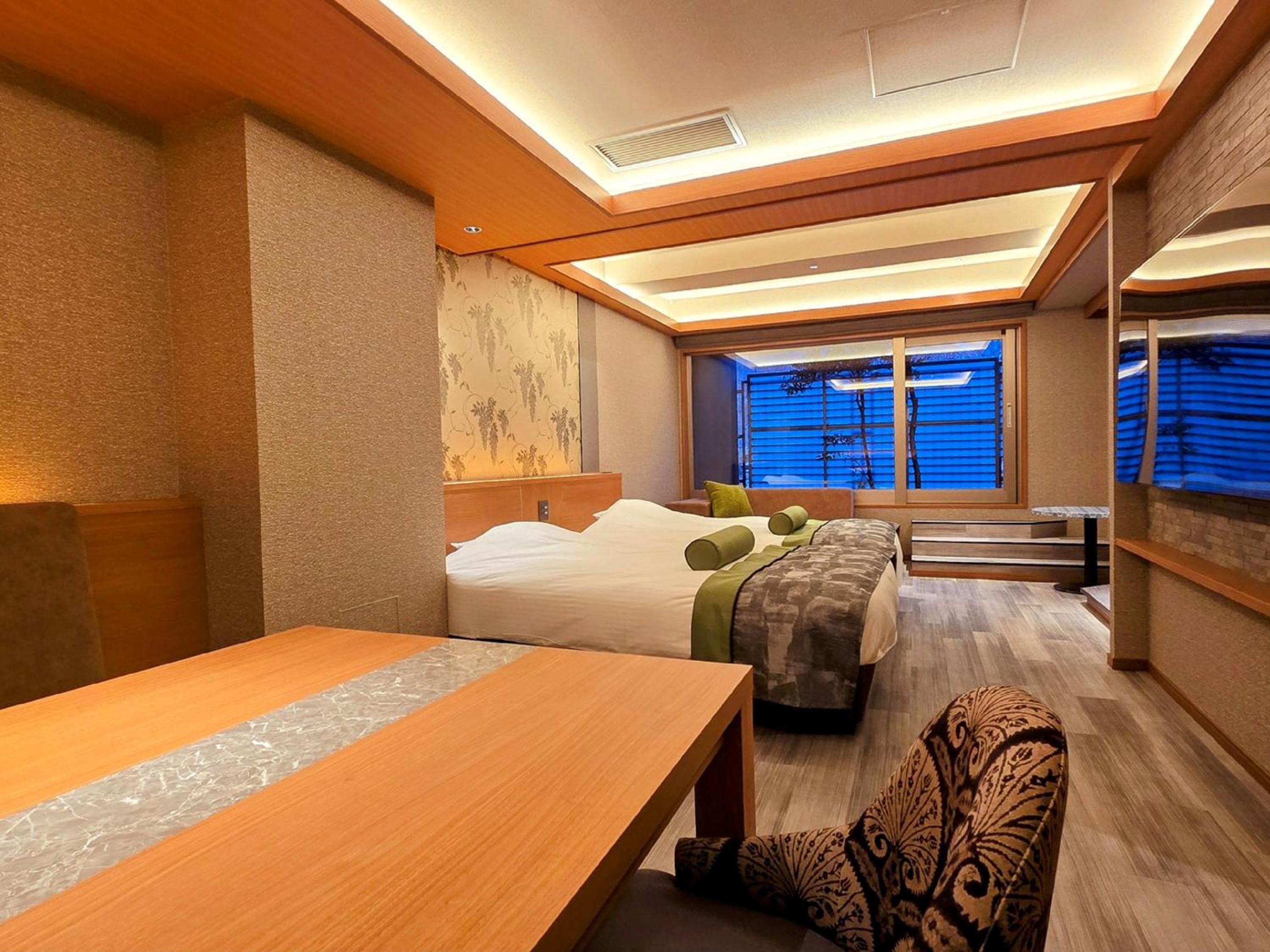 Standard Triple Room with Open-Air Bath and River View photo 3