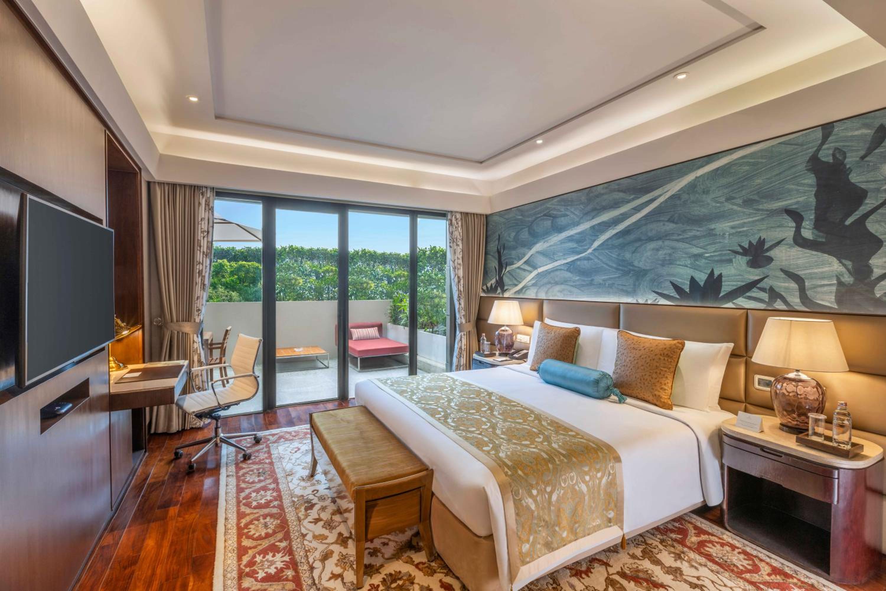 Diplomat Suite with Balcony