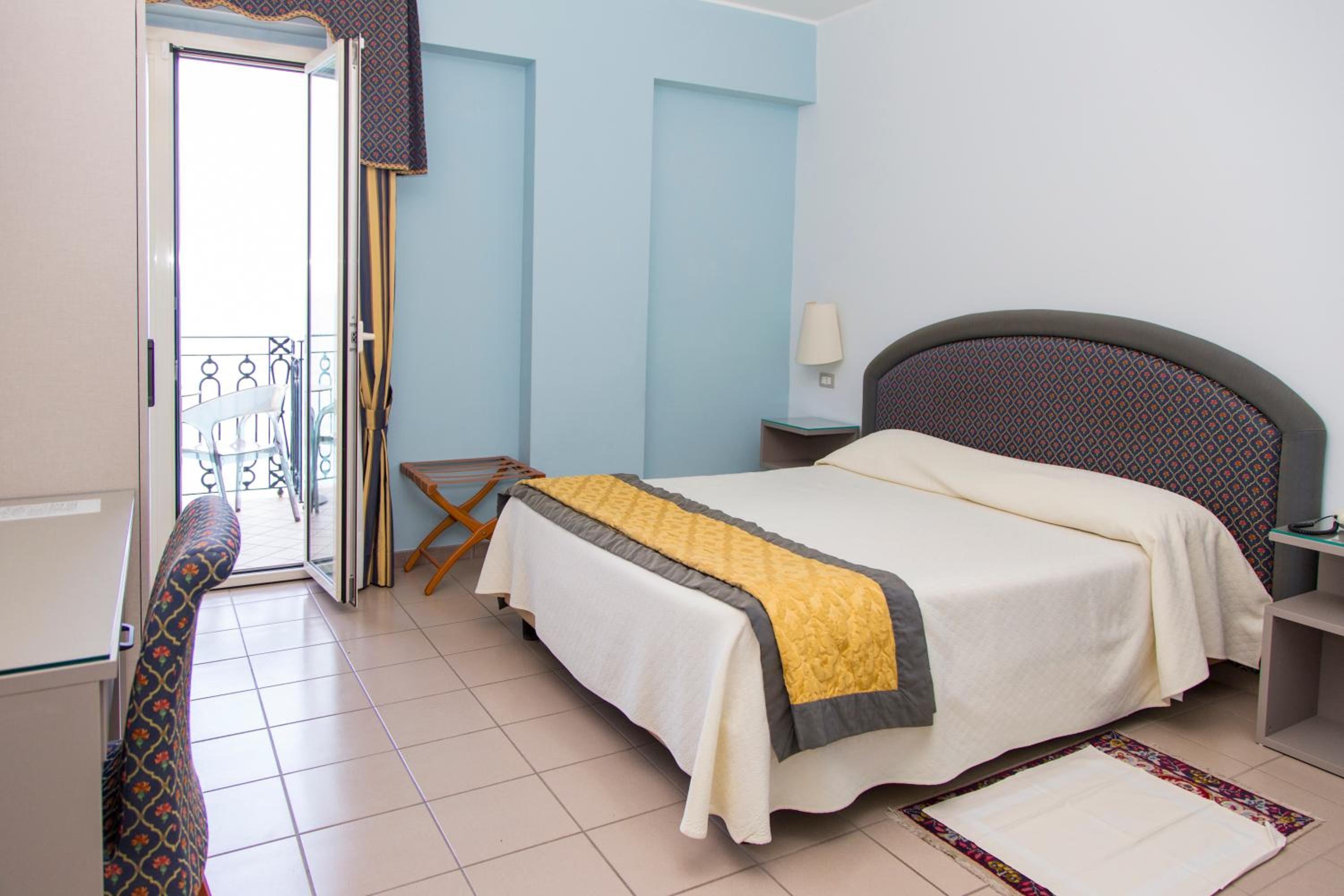 Double Room with Sea View photo 2