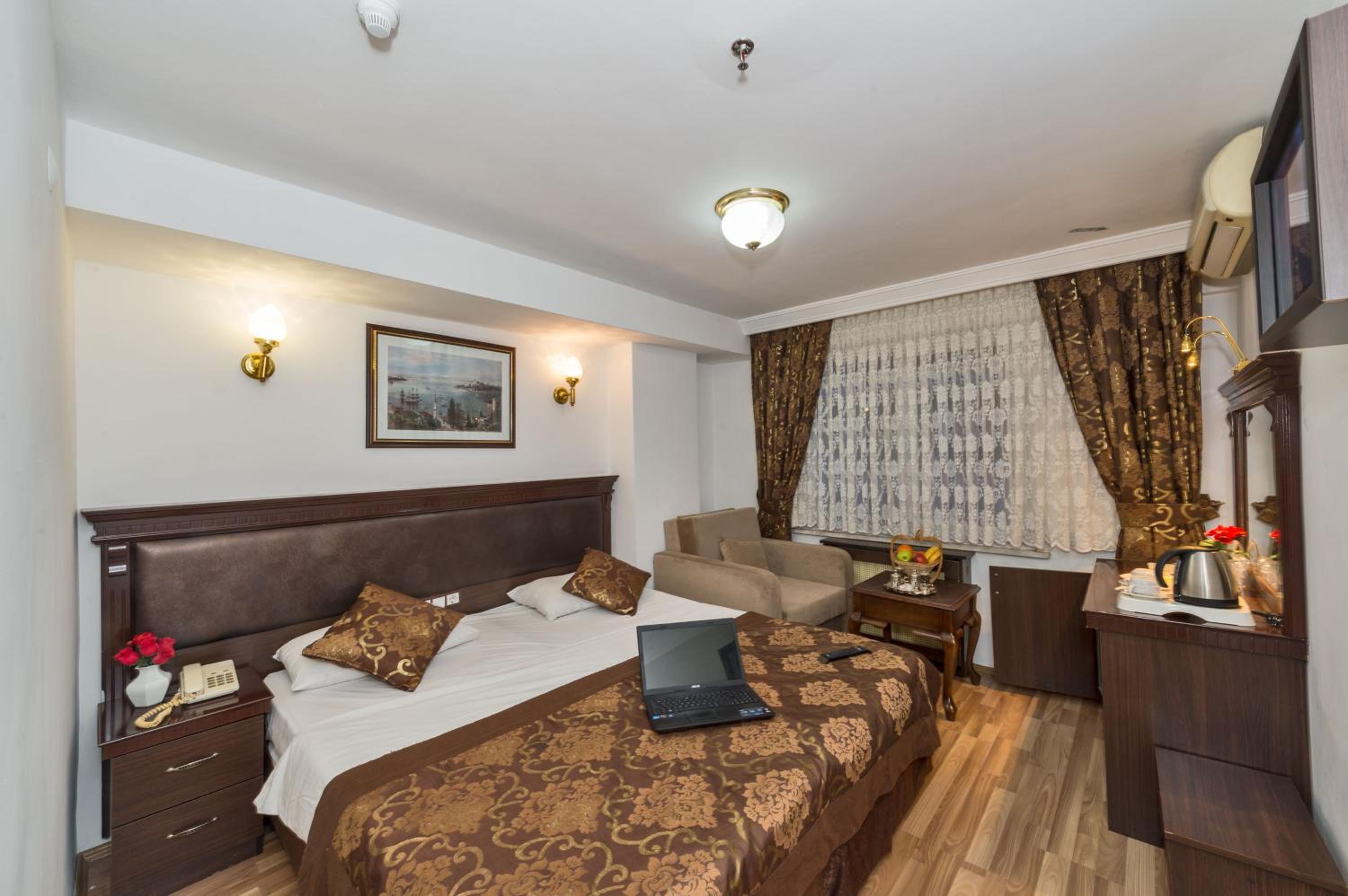 Standard Double or Twin Room photo 1