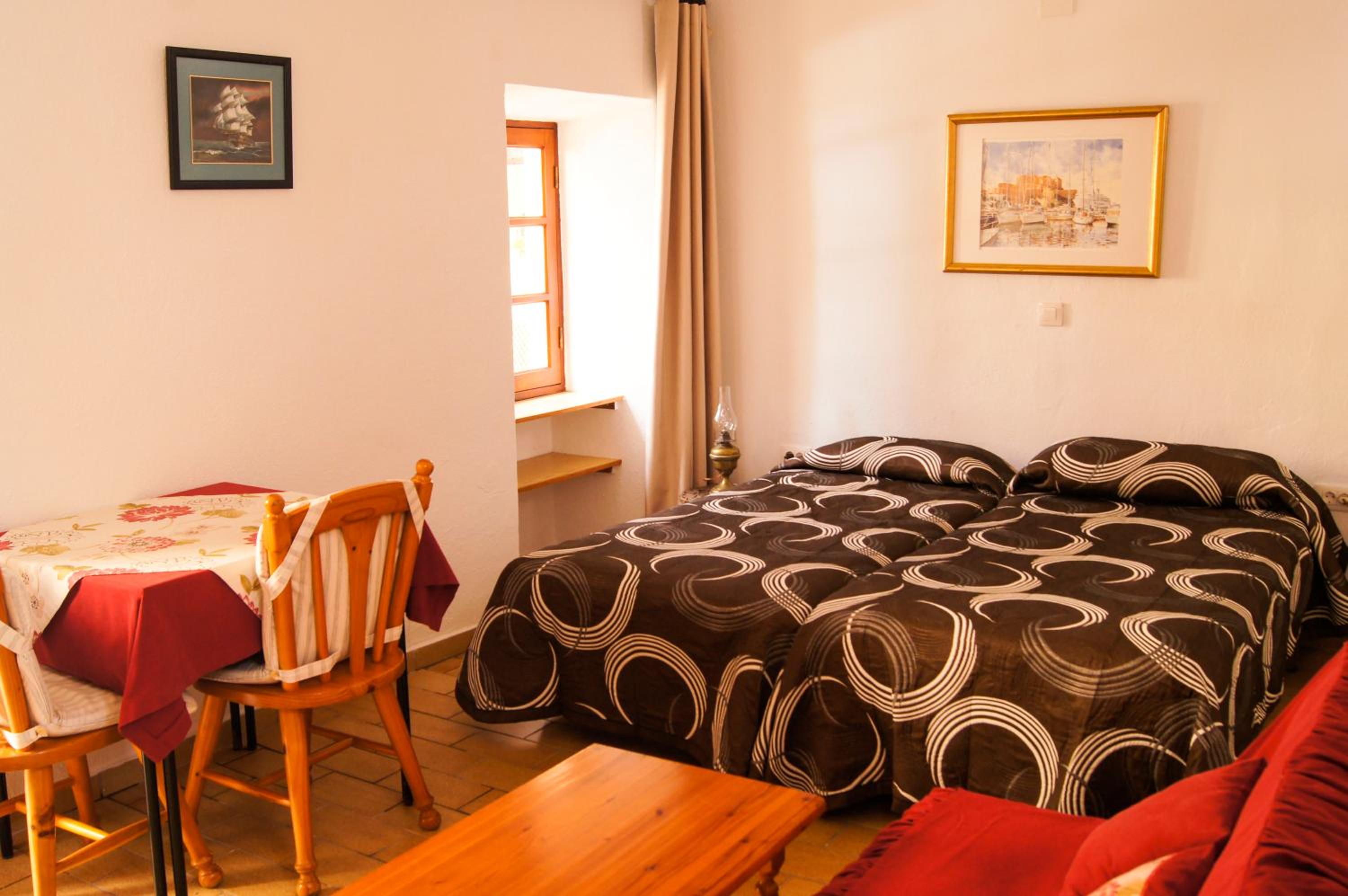 Estudio con vista al jardín