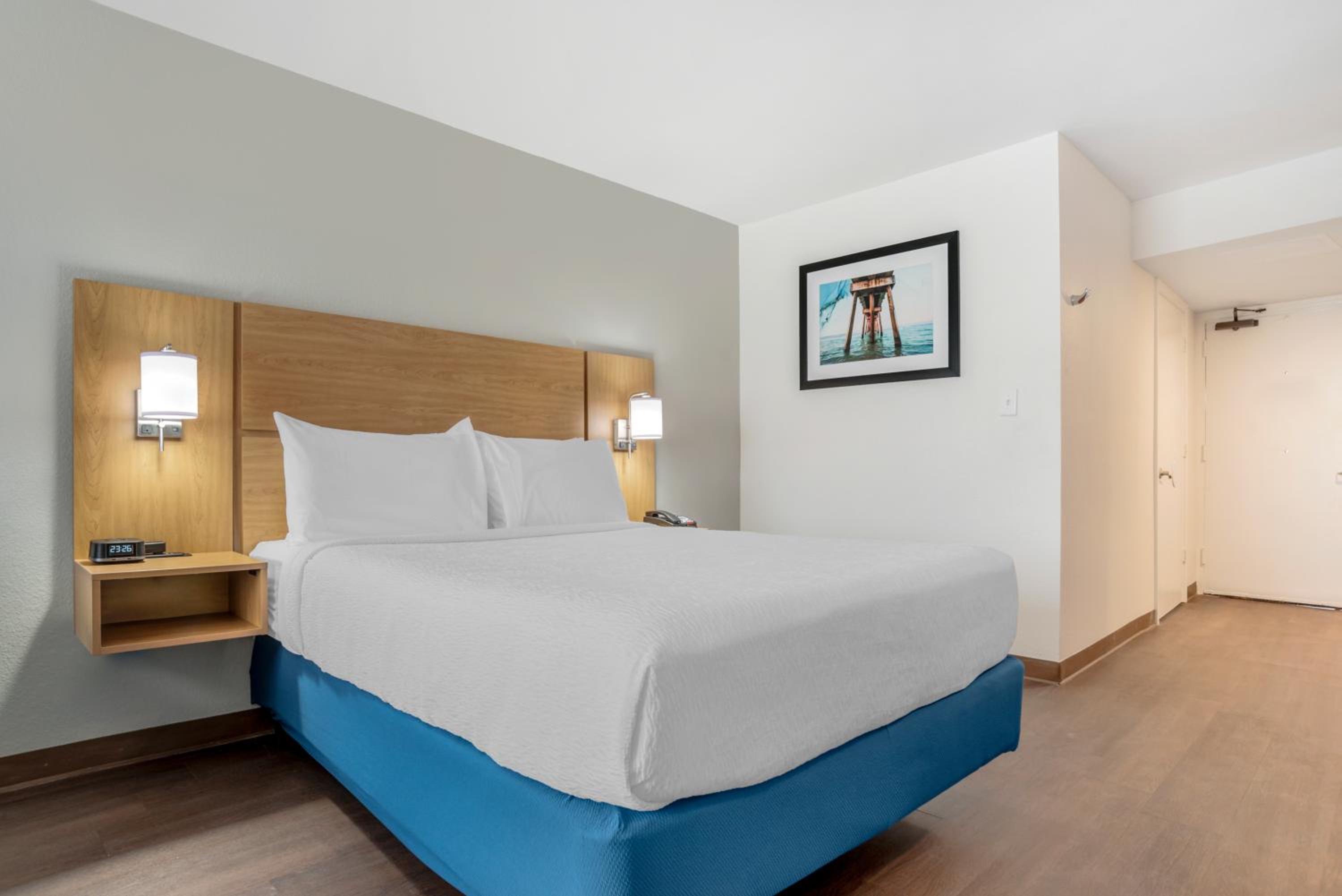 Beachfront Classic Room - Queen Bed