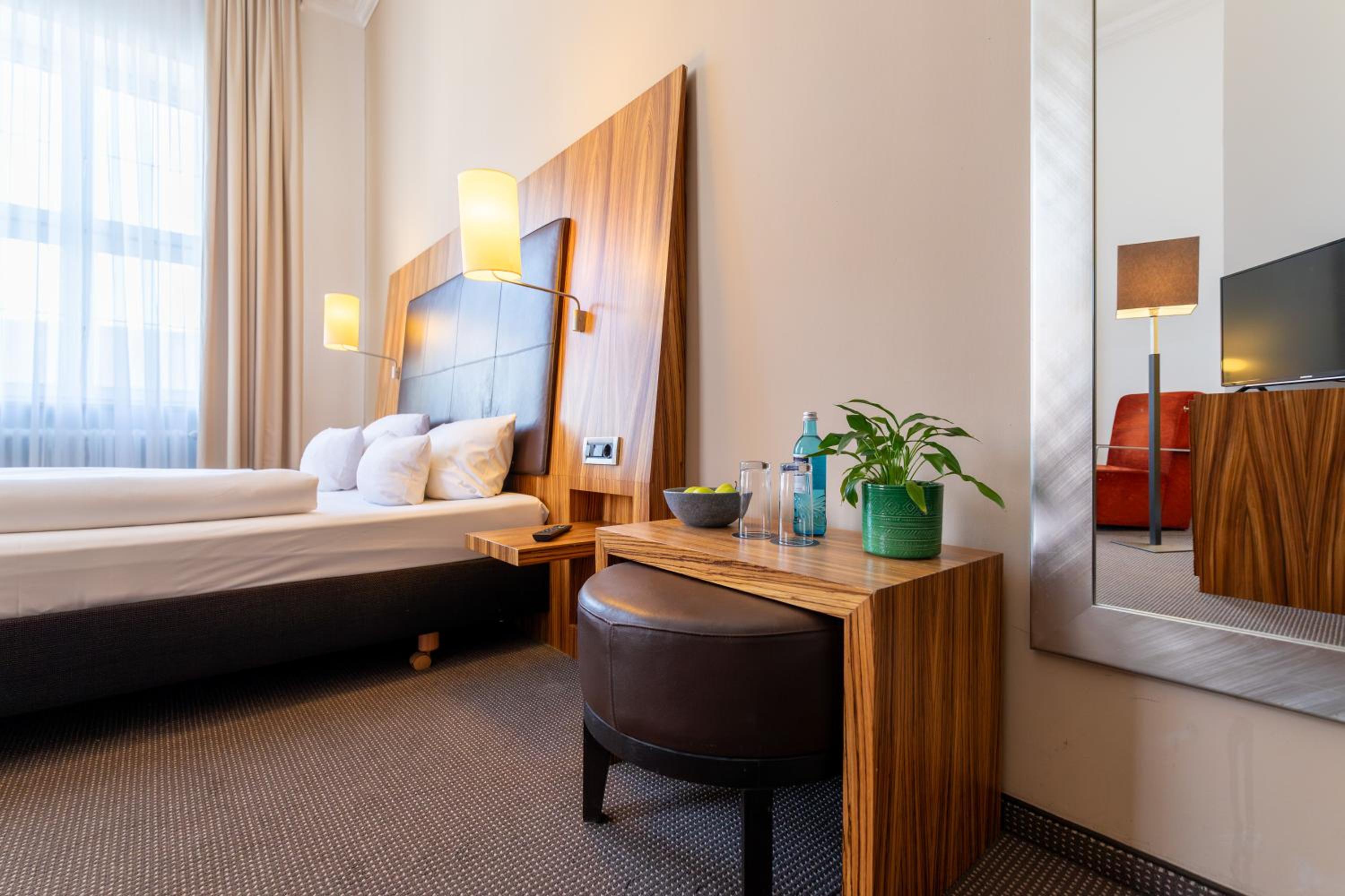 Superior Double Room with Cathedral View photo 3