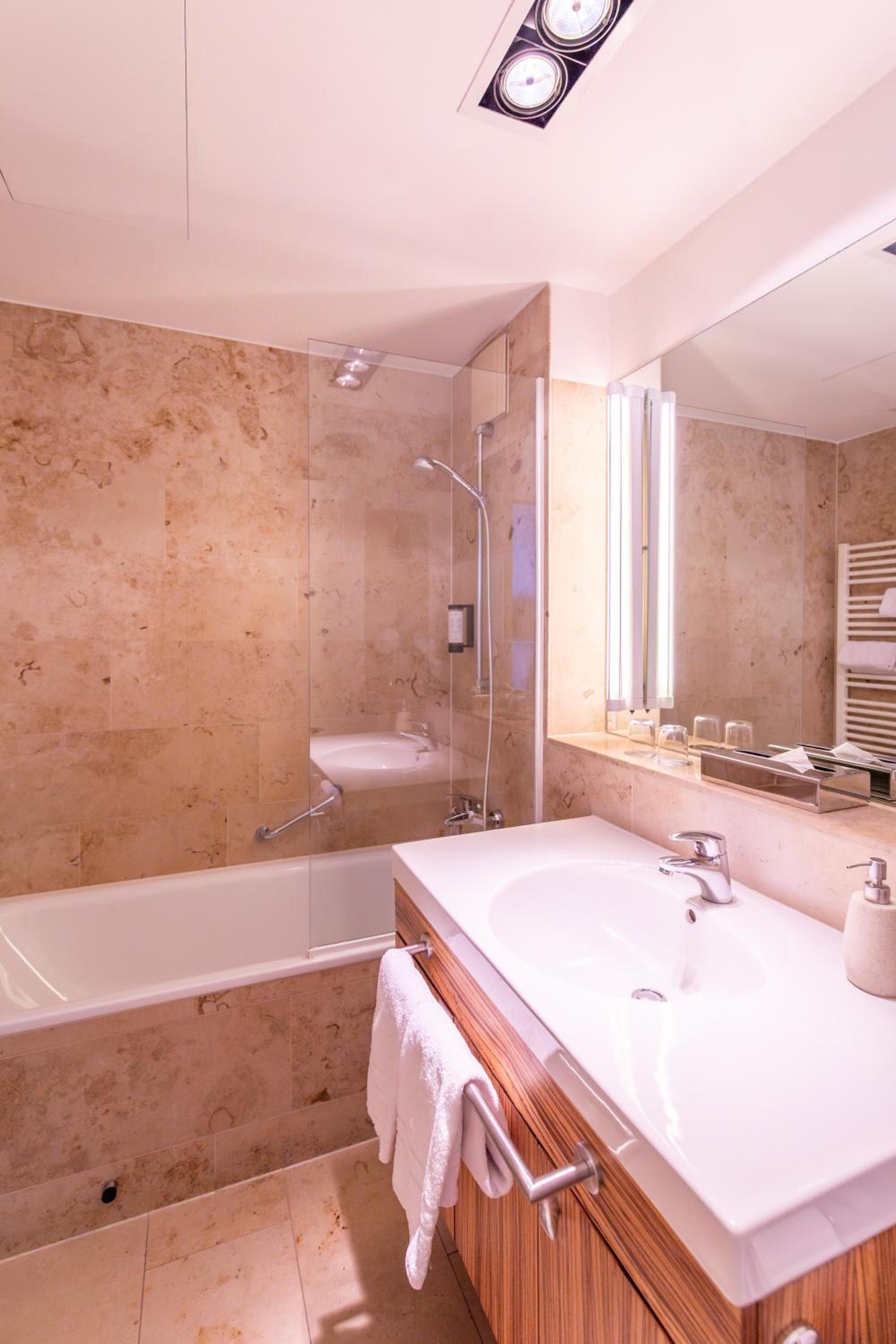 Superior Double Room with Cathedral View photo 2