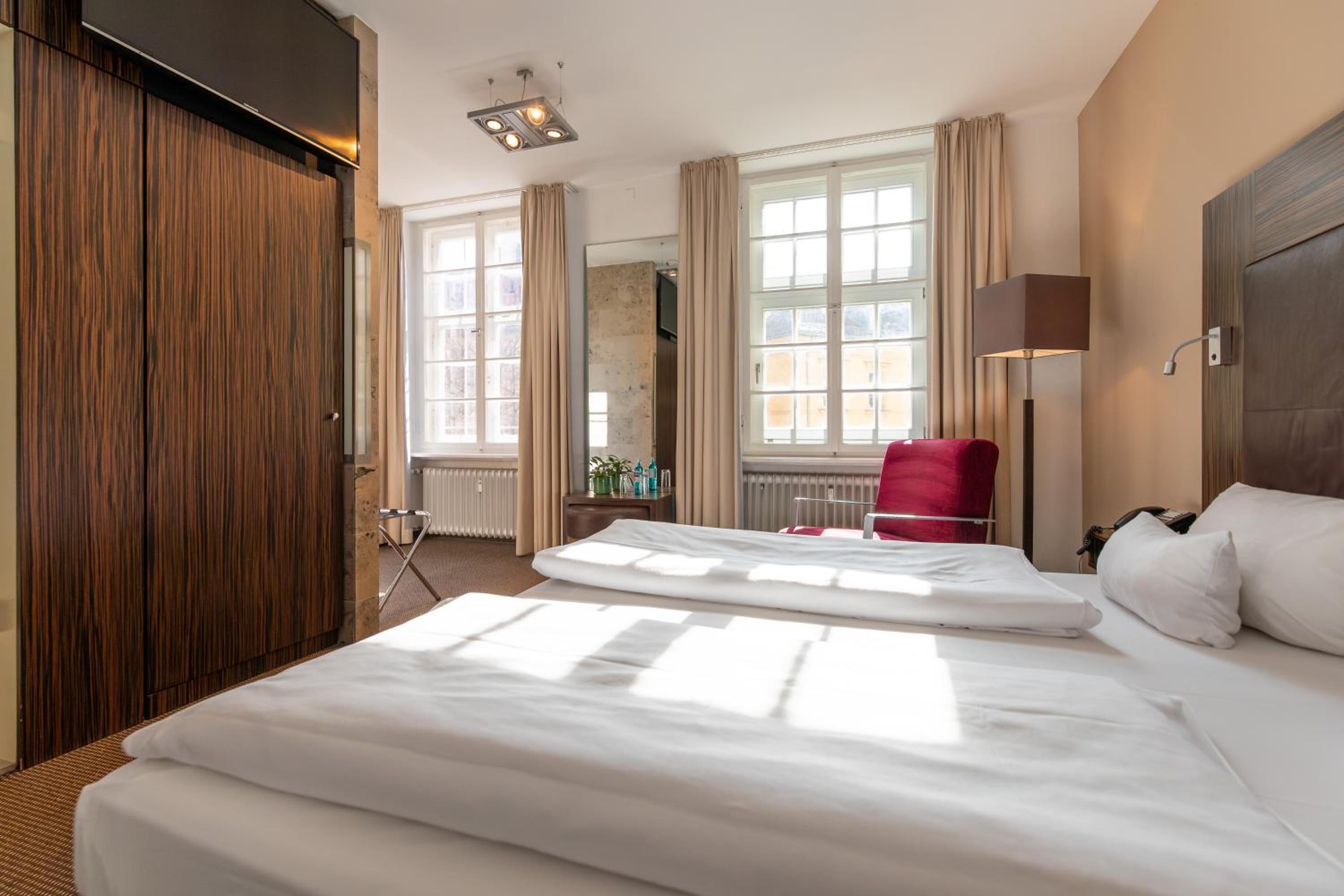 Large Double or Twin Room photo 2
