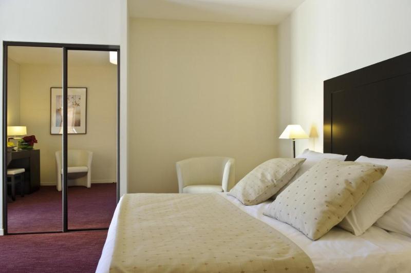 Superior Double or Twin Room photo 3