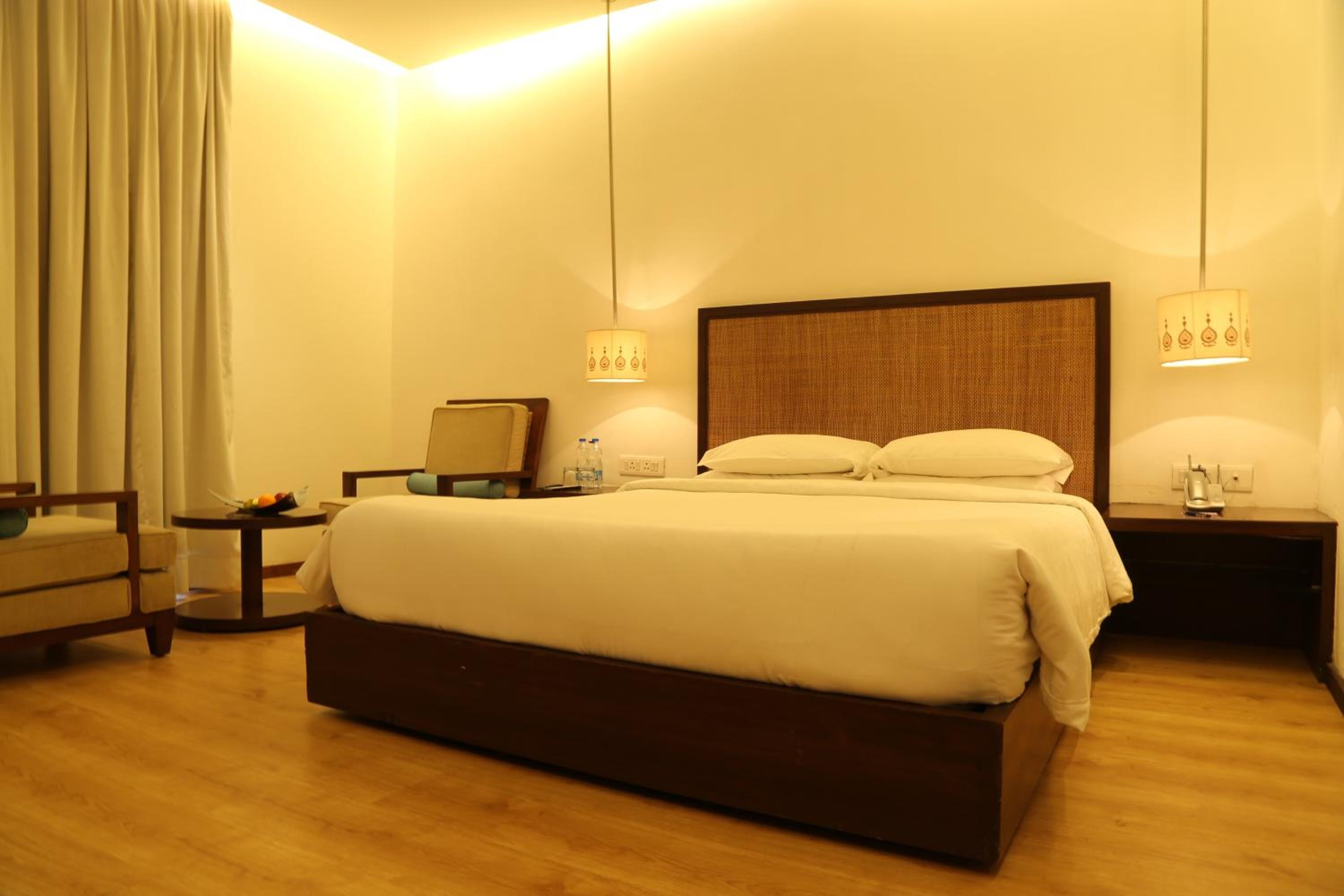 Large Double Room (10% off on Two-way Airport Transfer and 15% off on Food & Beverage services ) - Photo 4