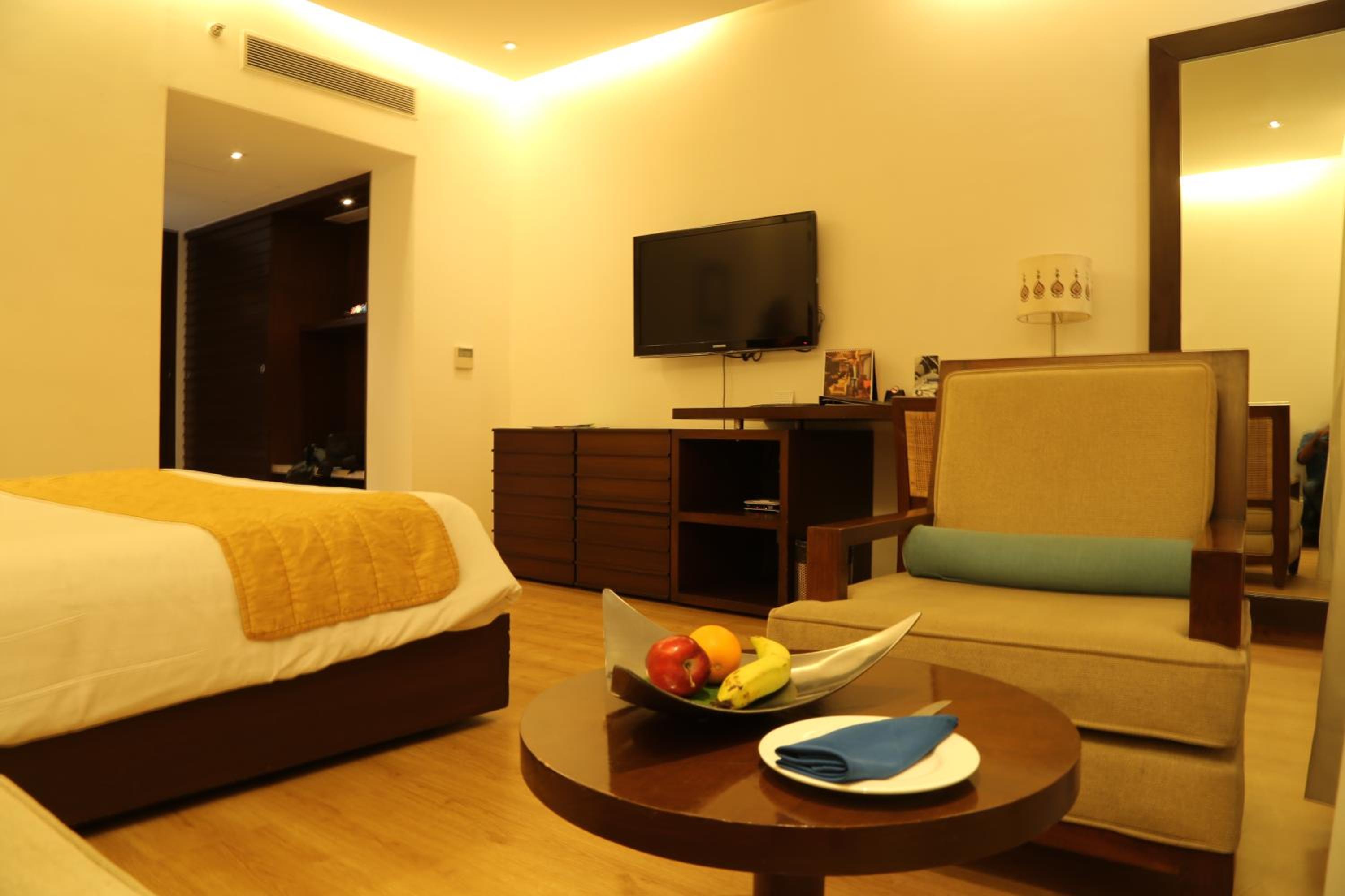 Large Double Room (10% off on Two-way Airport Transfer and 15% off on Food & Beverage services ) - Photo 3