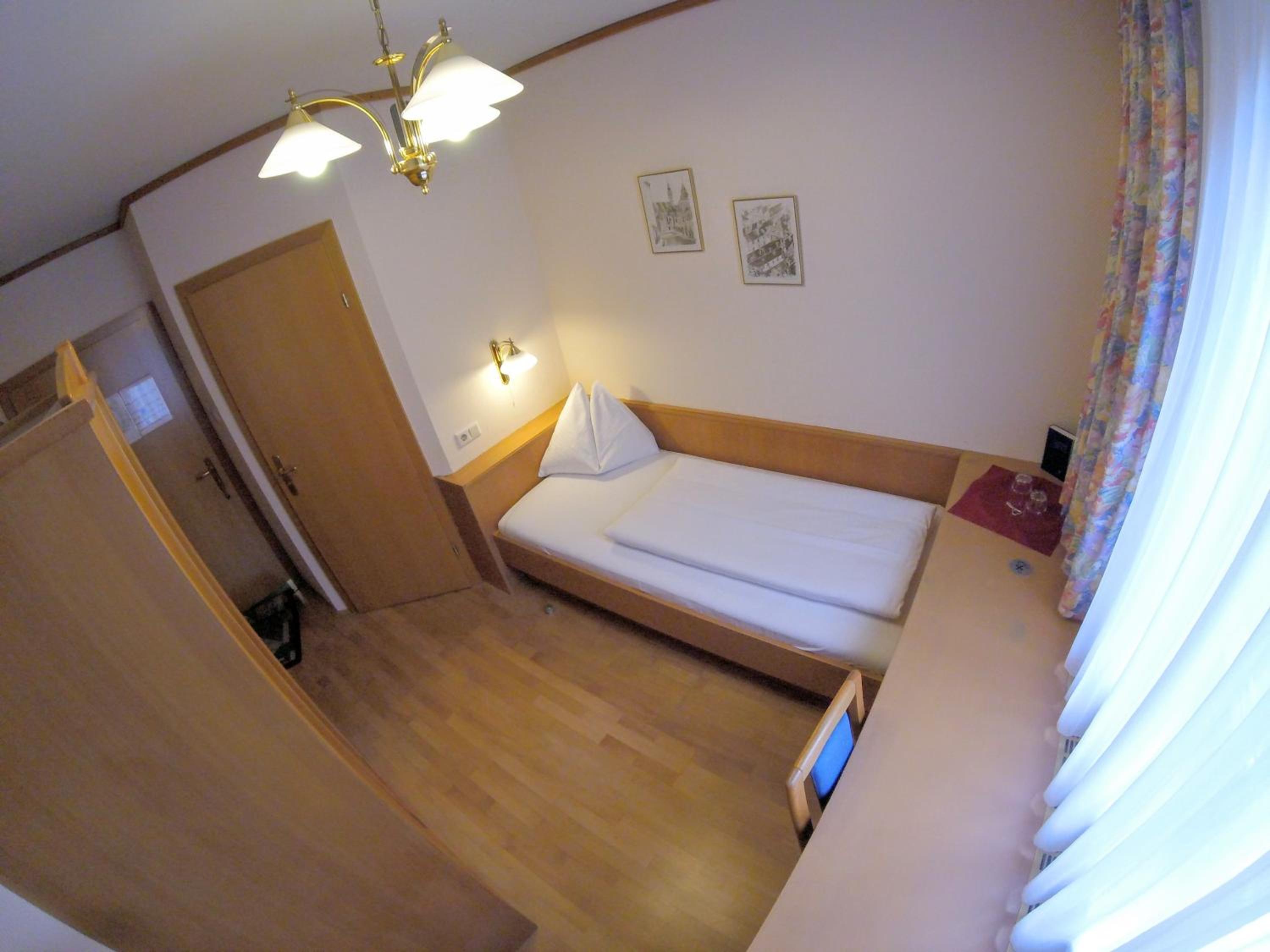 Single Room with Parking photo 2