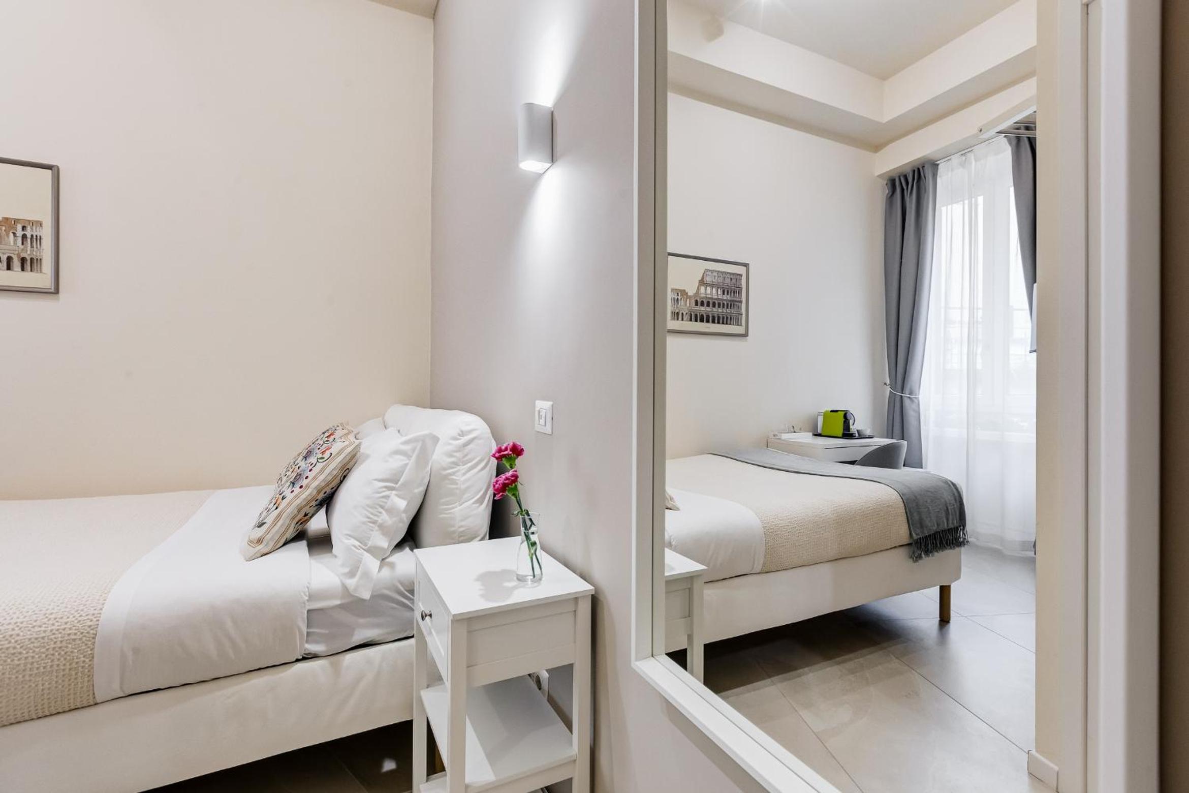 Small Double Room photo 1