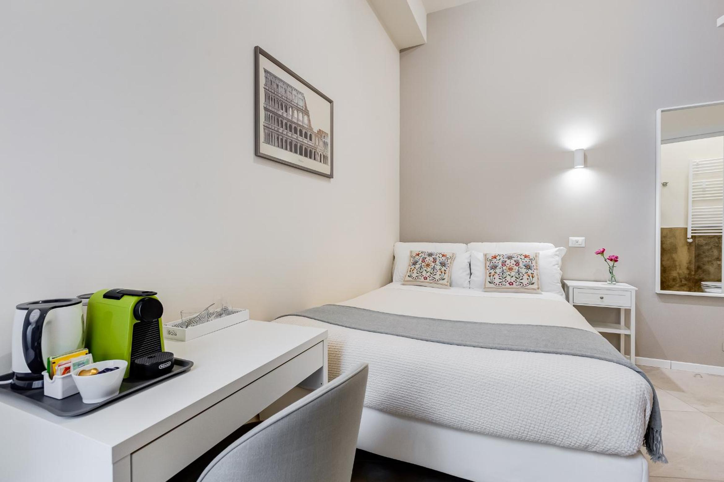 Small Double Room photo 3