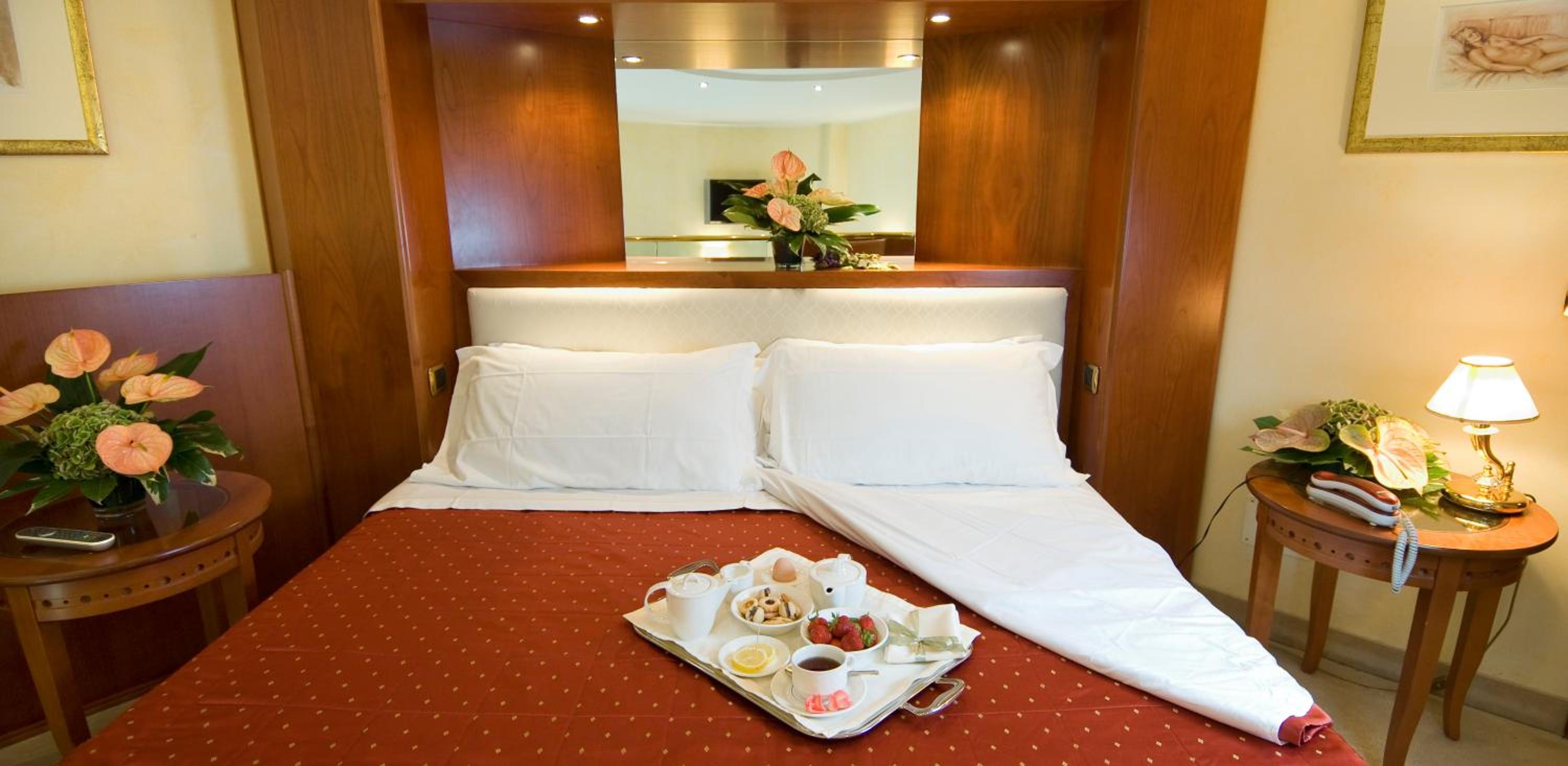 Suite with Spa Bath - Photo 4
