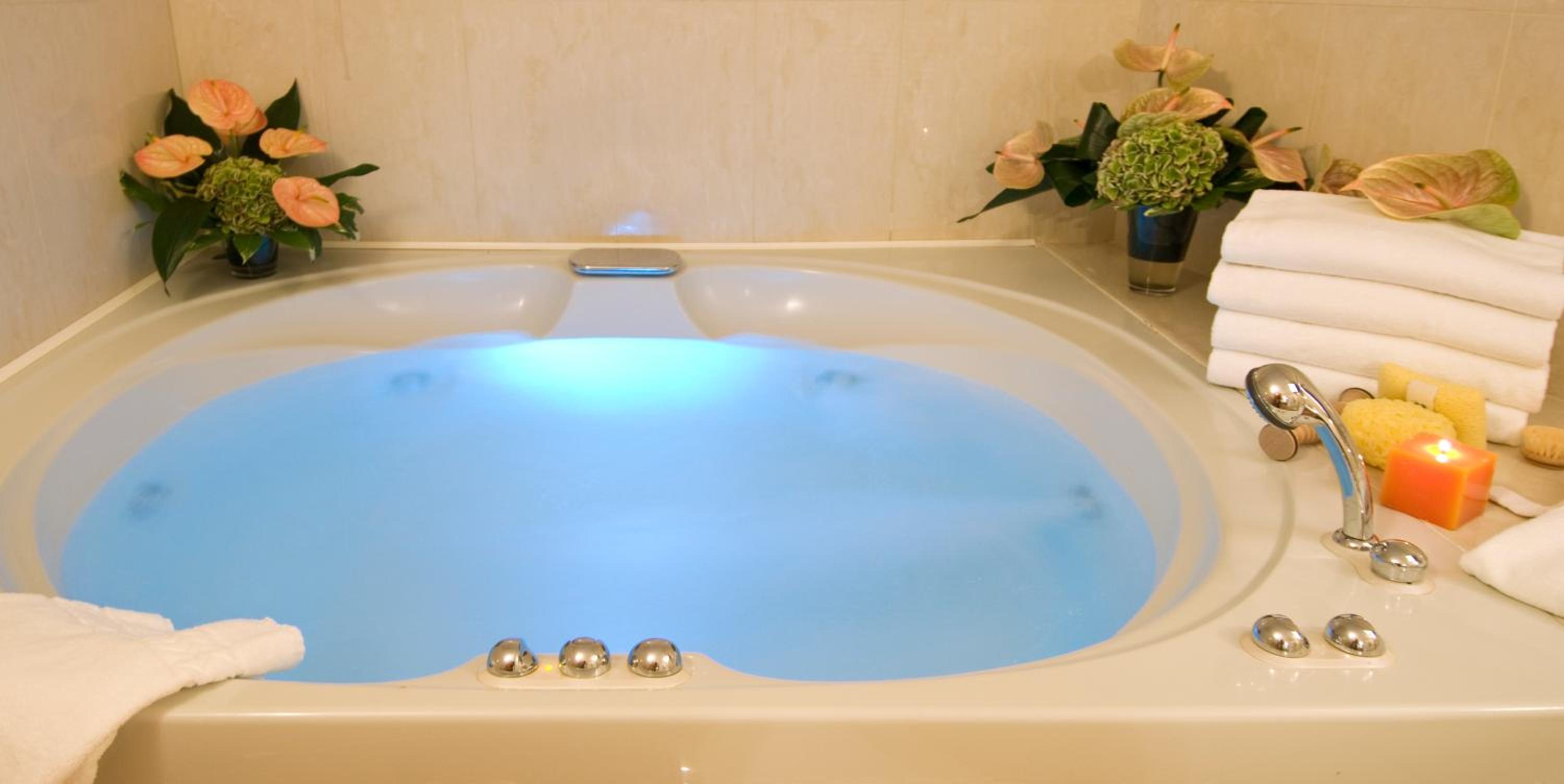 Suite with Spa Bath - Photo 7