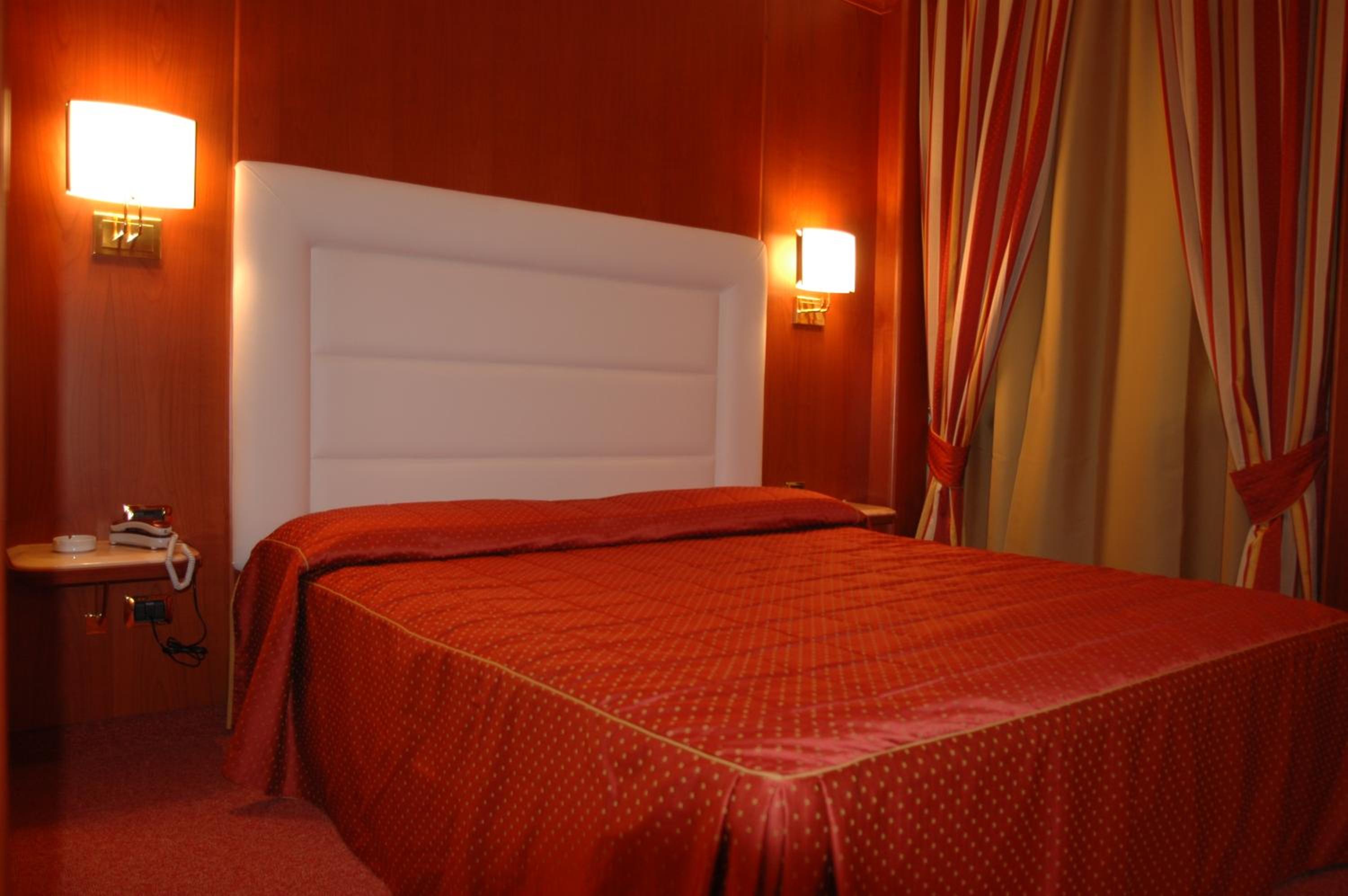 Double Room - Photo 2