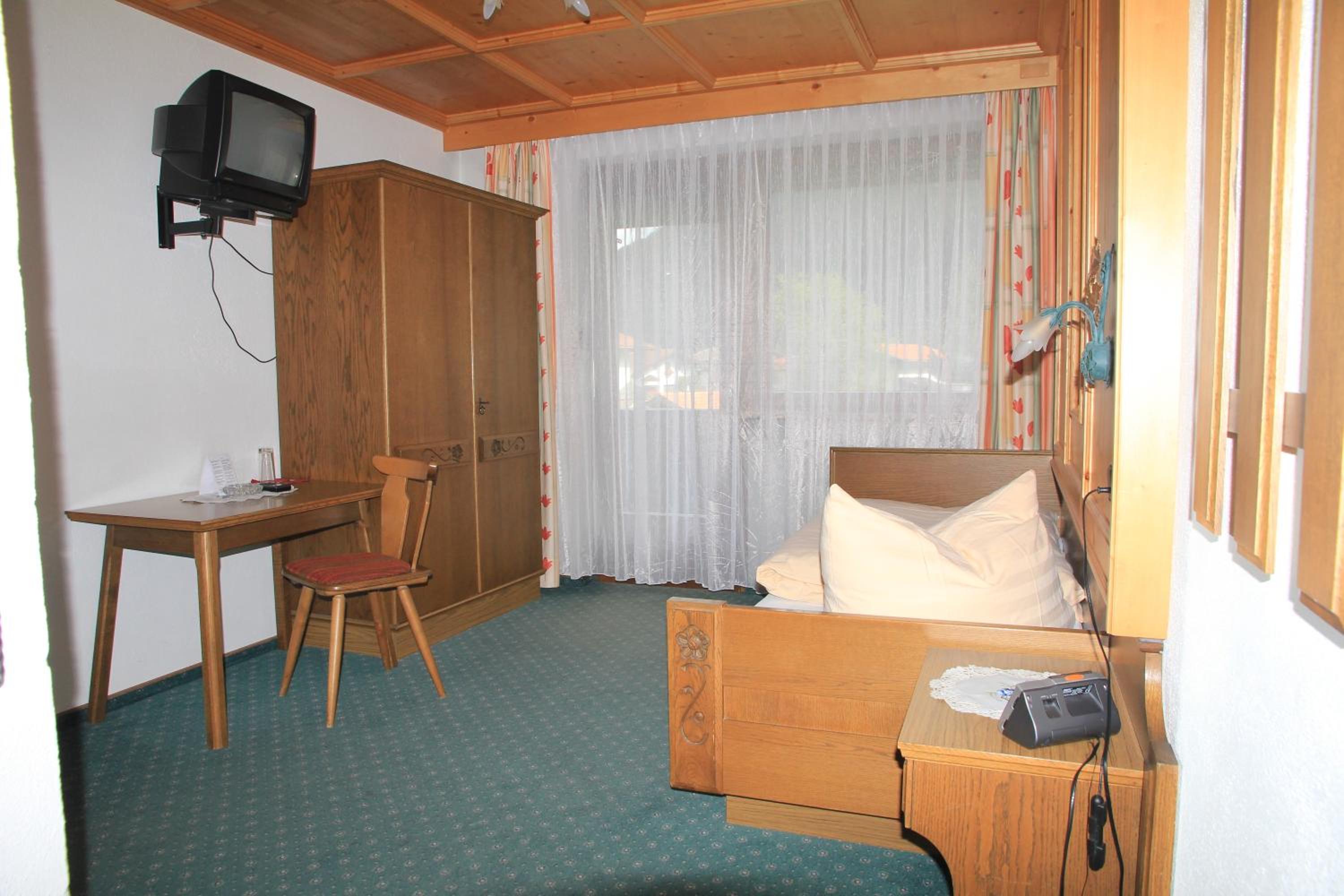 Single Room with Balcony photo 2