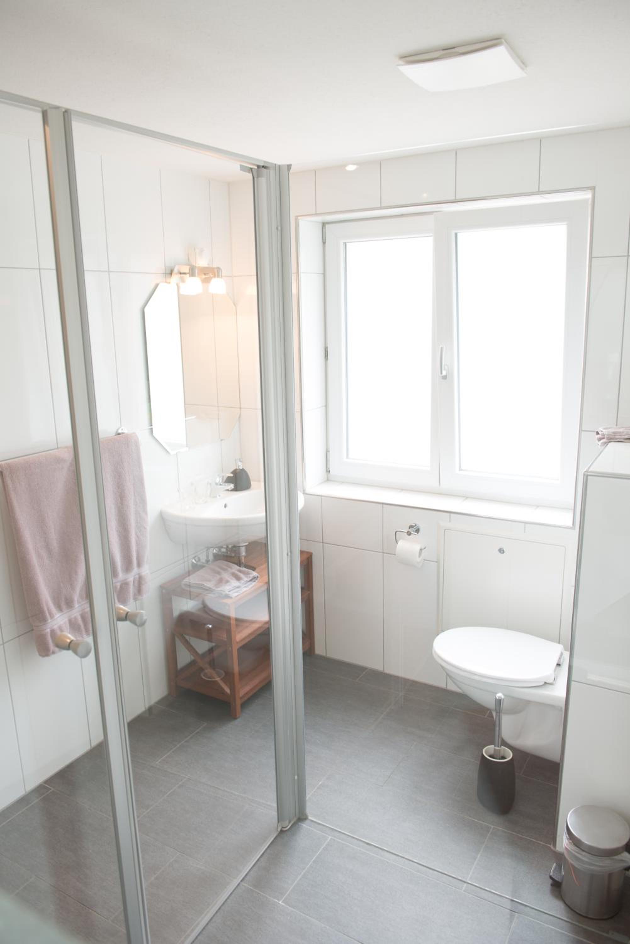 Double Room with Private Bathroom - Photo 2