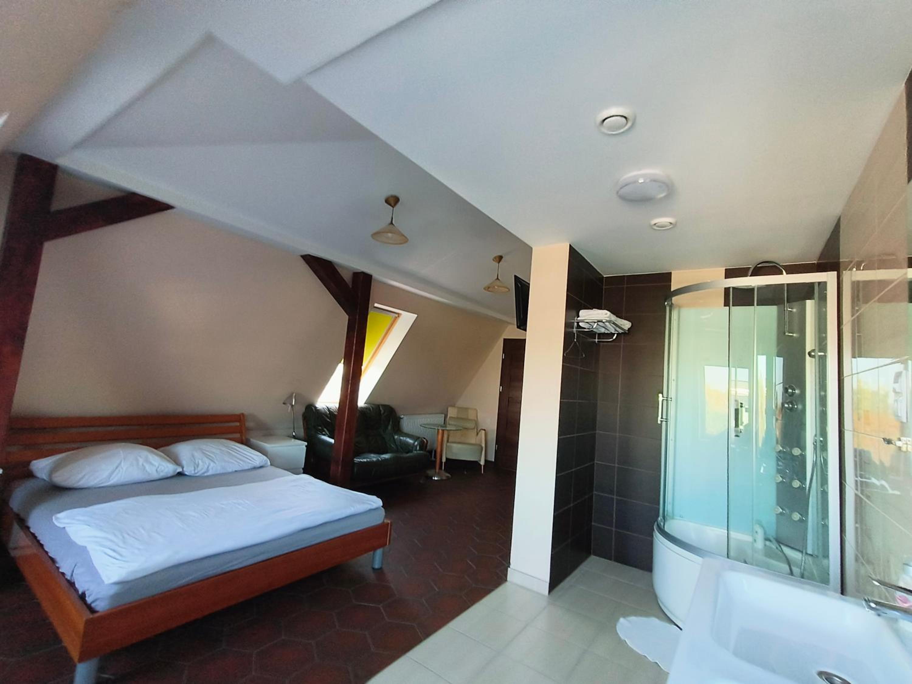 Single Room with Private Bathroom photo 1