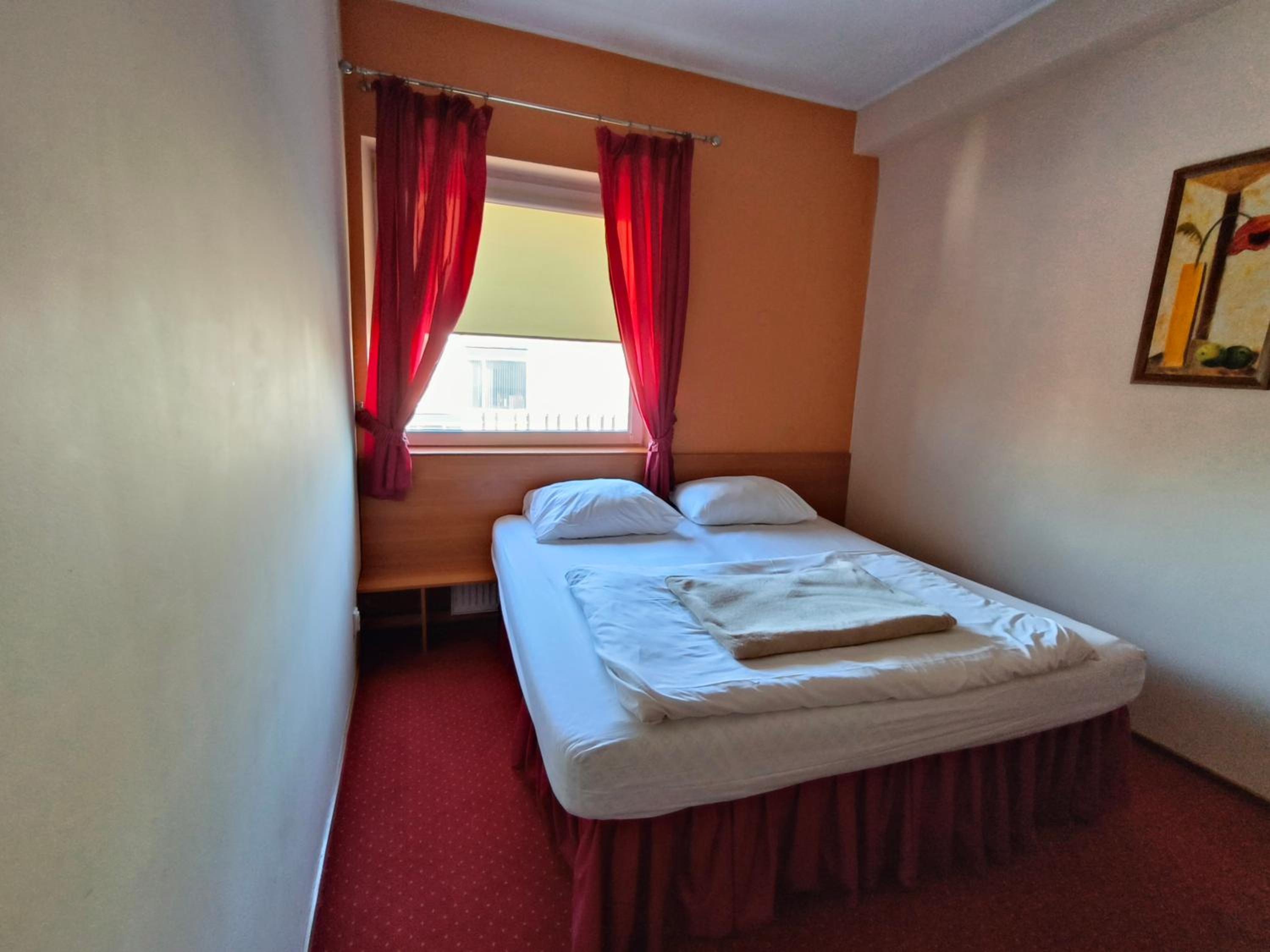 Single Room with Private Bathroom photo 3