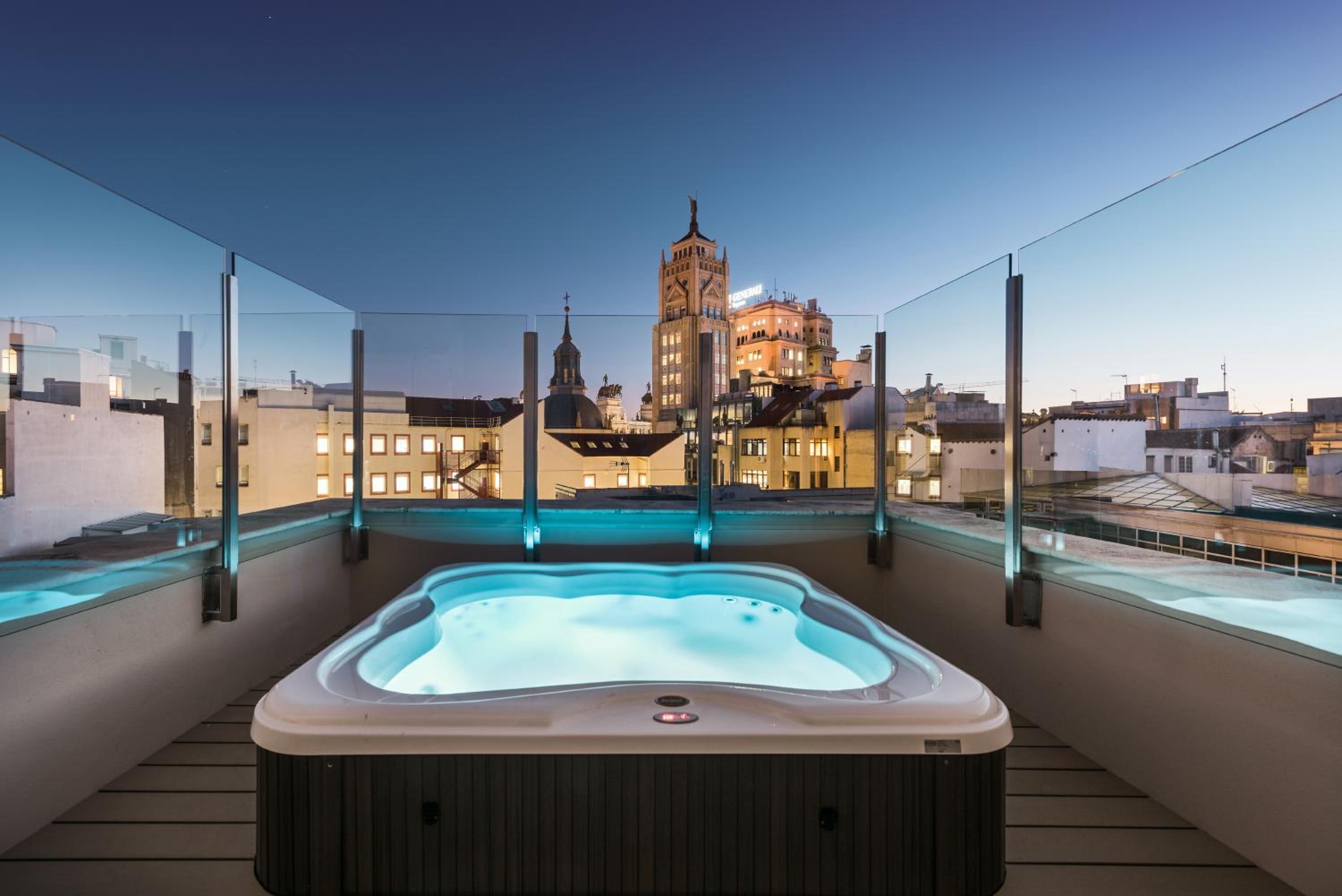 Habitación Doble Superior con Terraza y Jacuzzi® Habitación Doble Superior con Terraza y Jacuzzi®