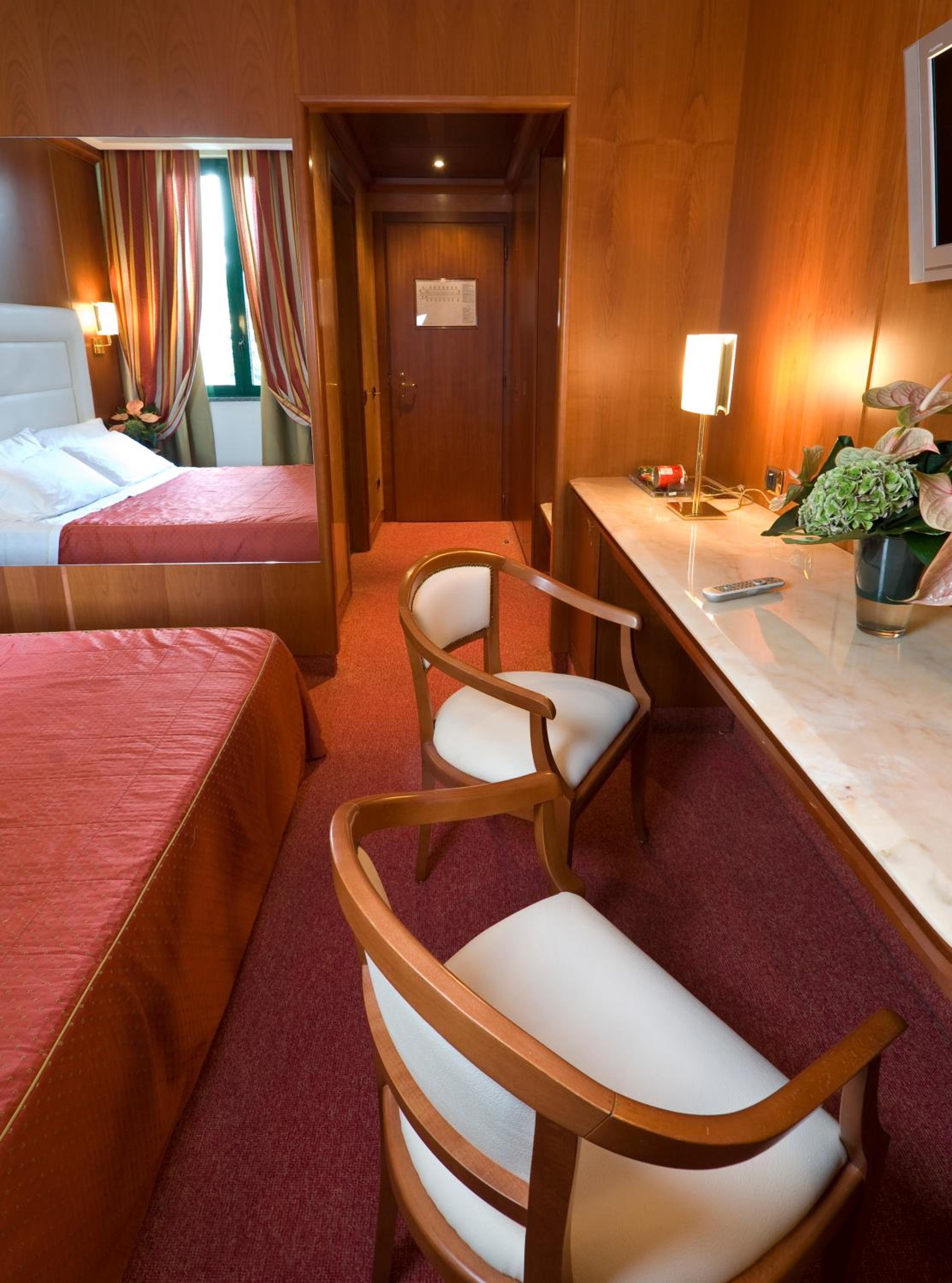 Twin Room - Photo 4