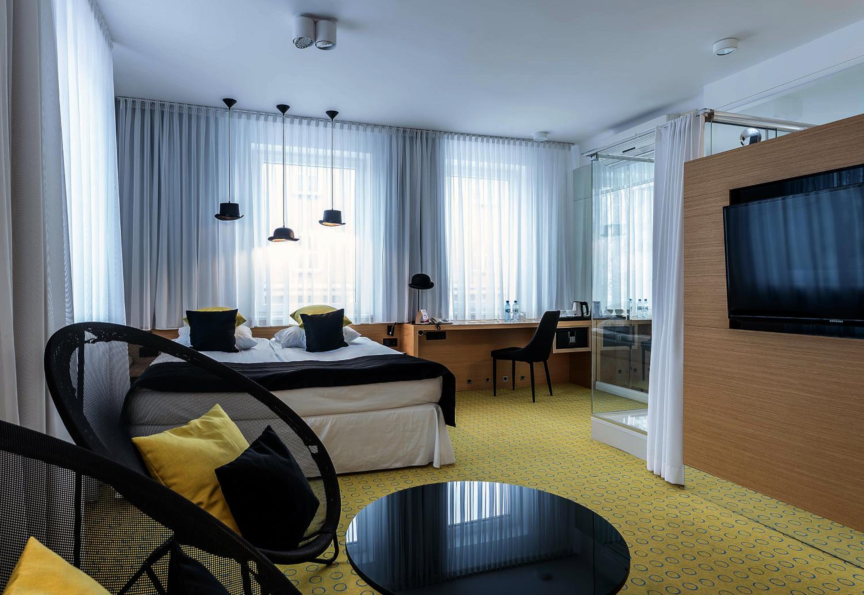 Delux room with king size bed with access to the wellness and fitness area