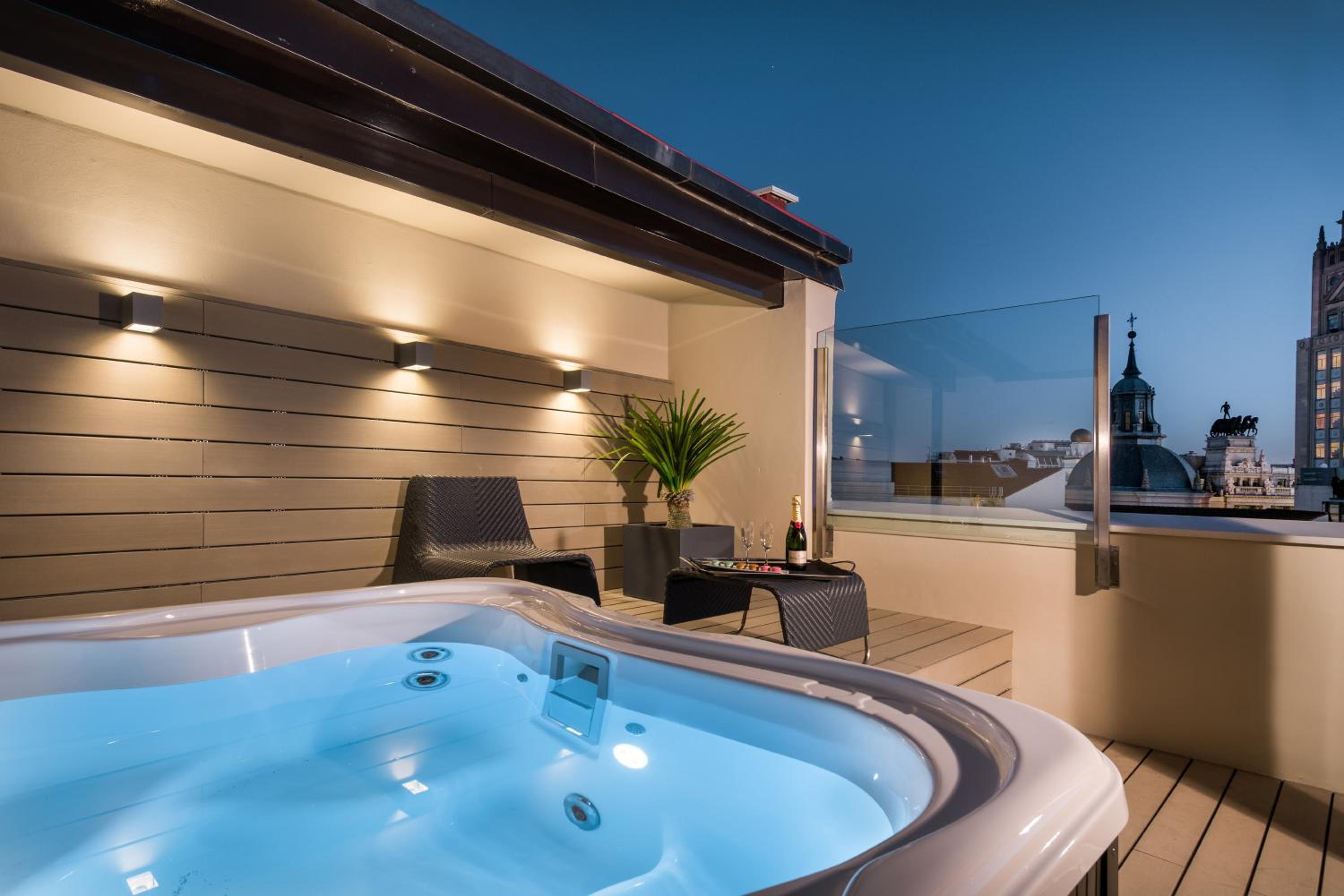 Suite con Terraza y Jacuzzi® Suite con Terraza y Jacuzzi®