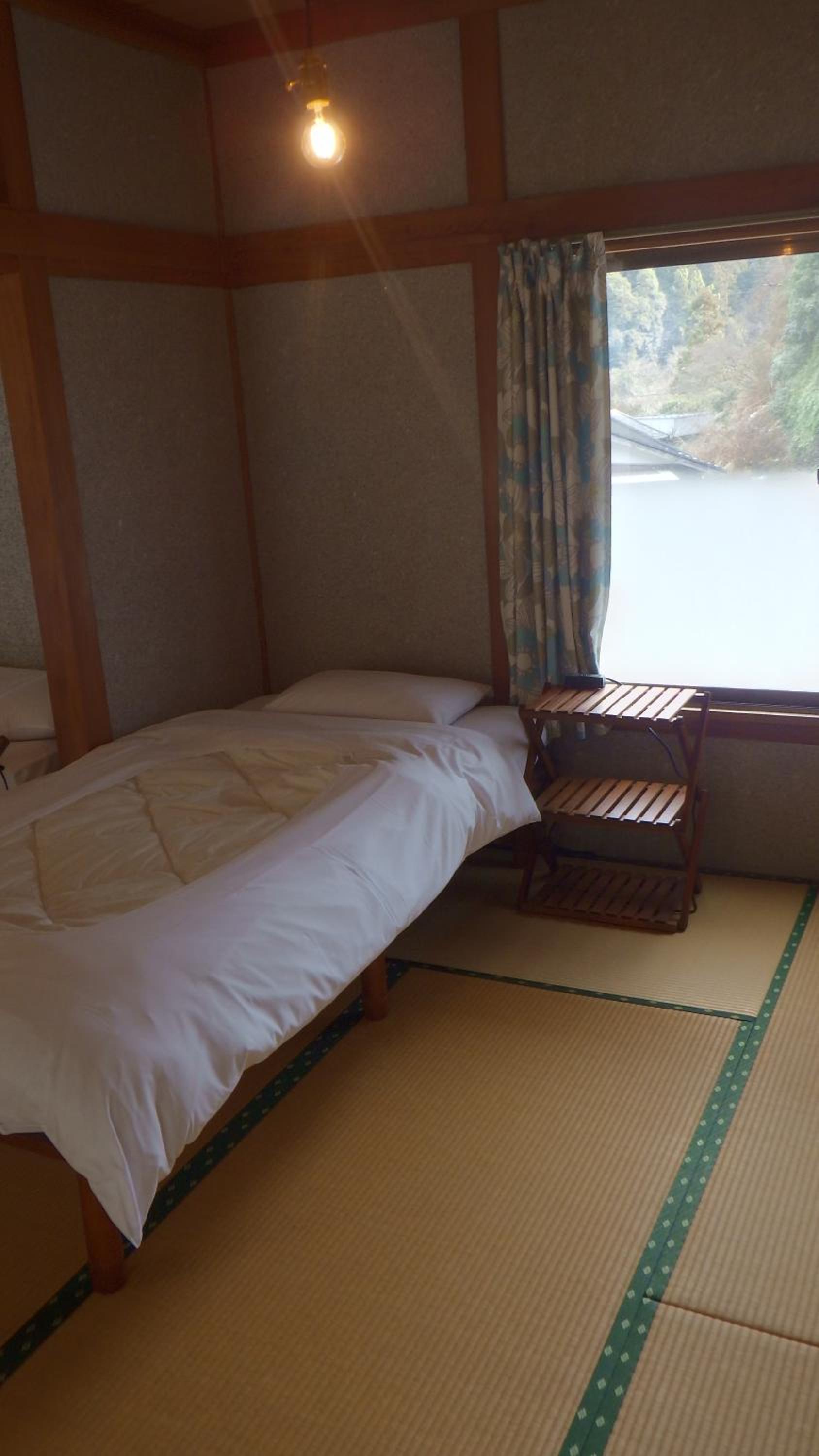 Standard Twin Room with Mountain View