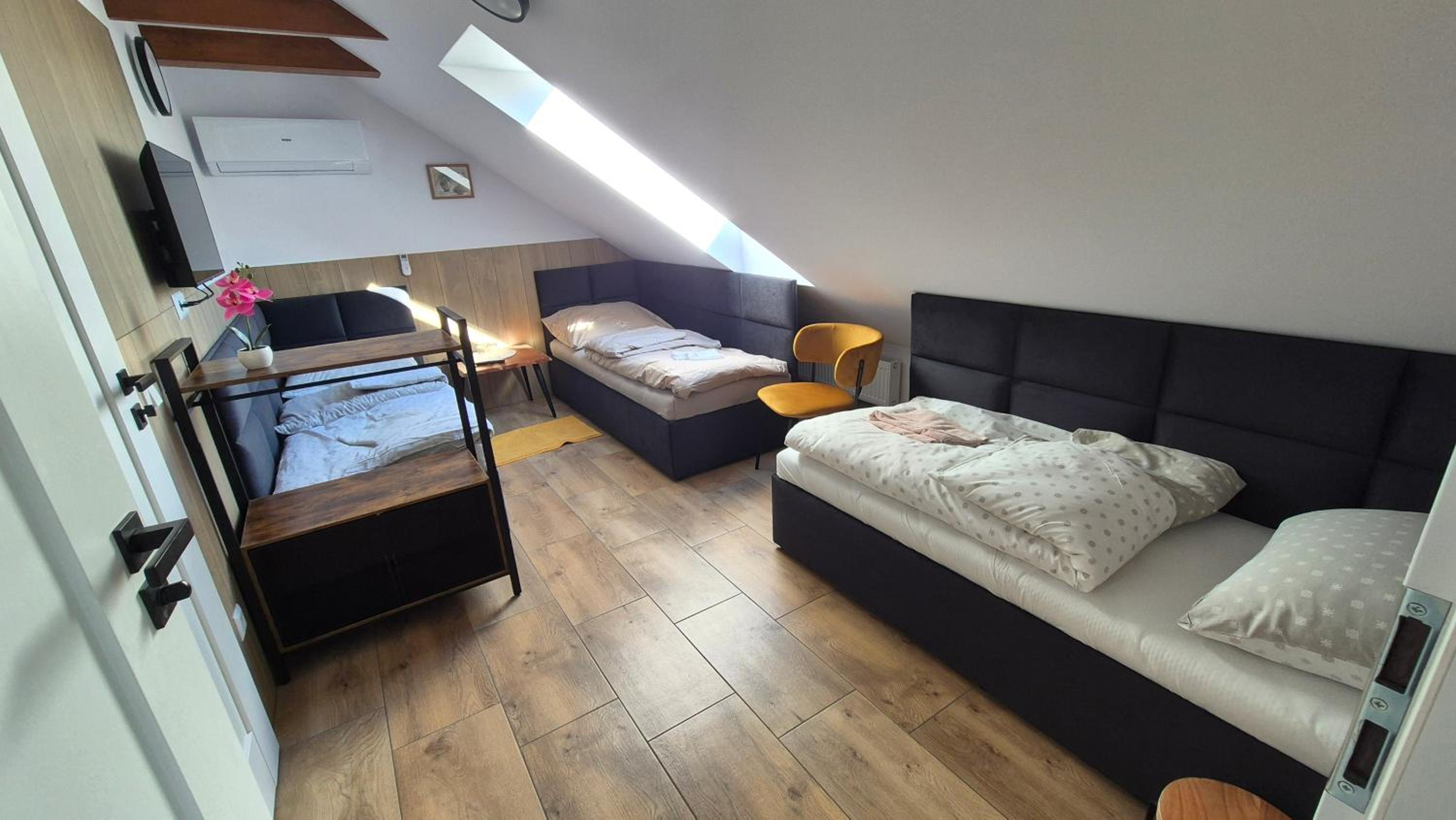 Triple Room with Private Bathroom photo 2