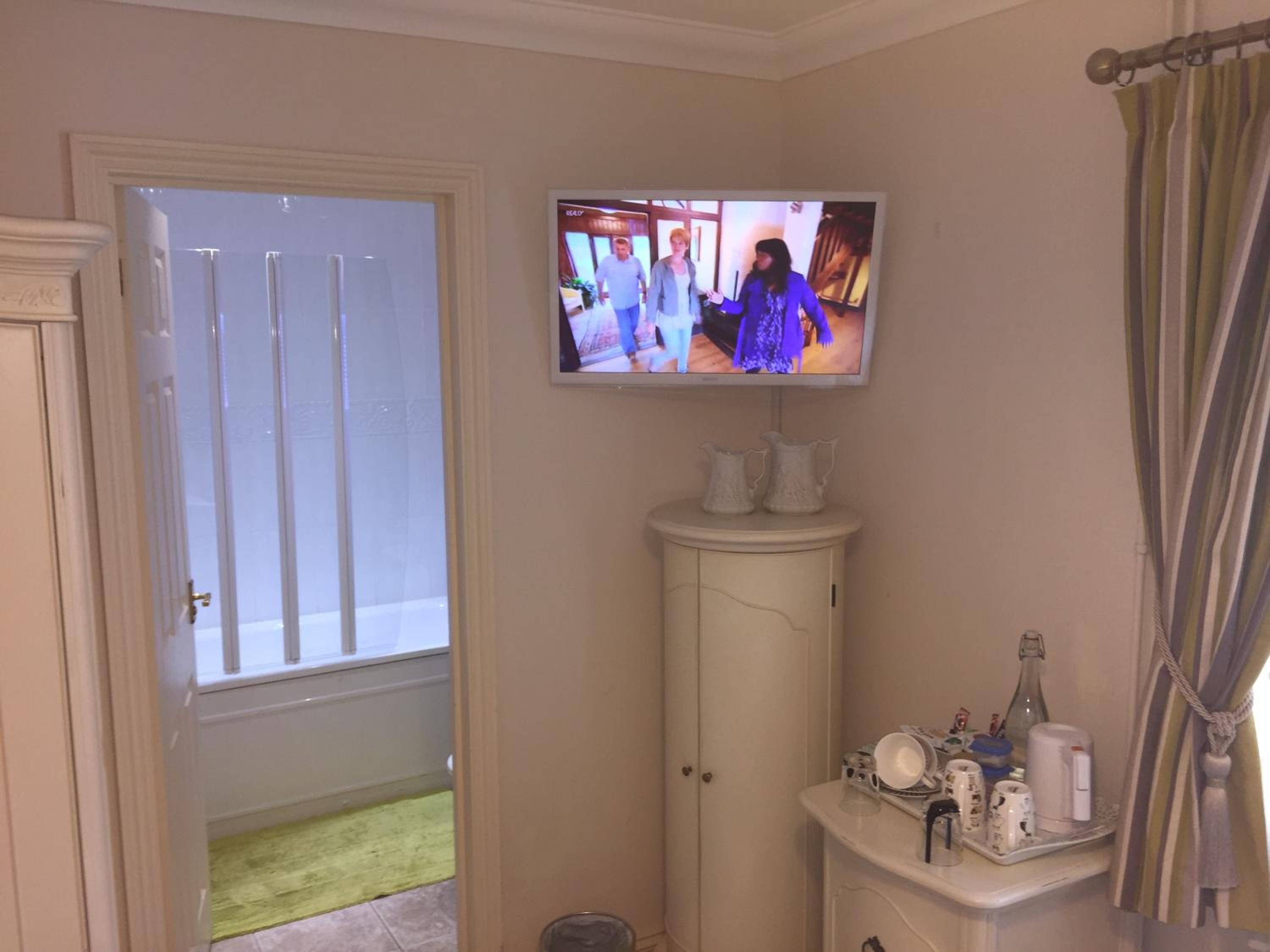 Double Room with Ensuite Bathroom photo 3