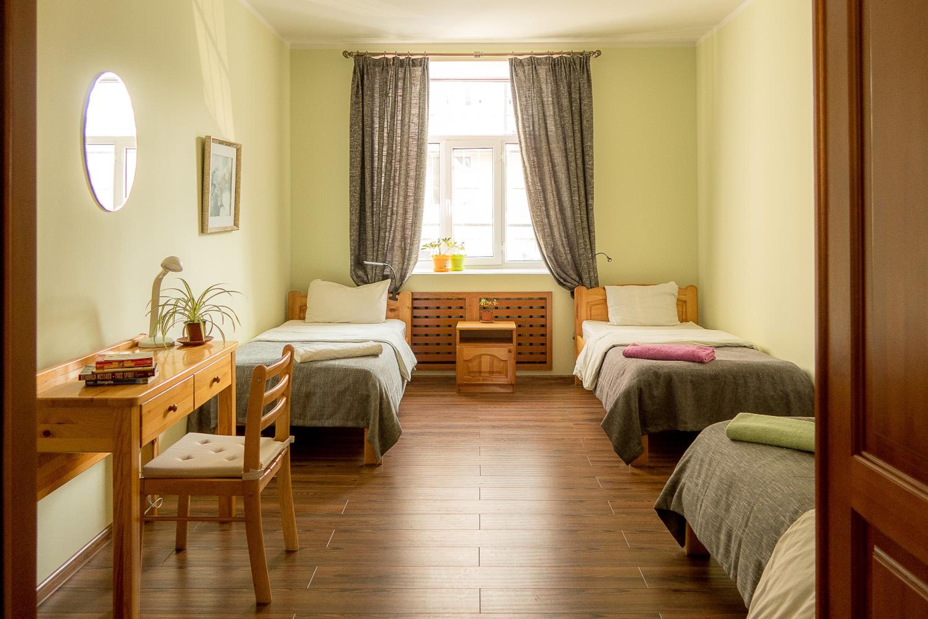 Basic Triple Room with Shared Bathroom photo 1