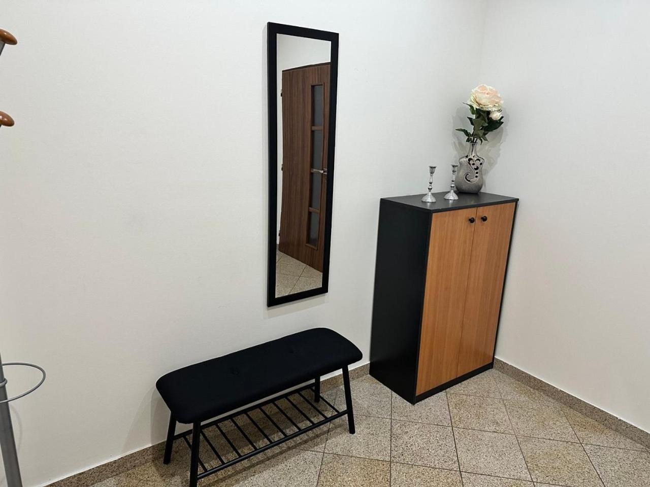 Two-Bedroom Apartment - Photo 2