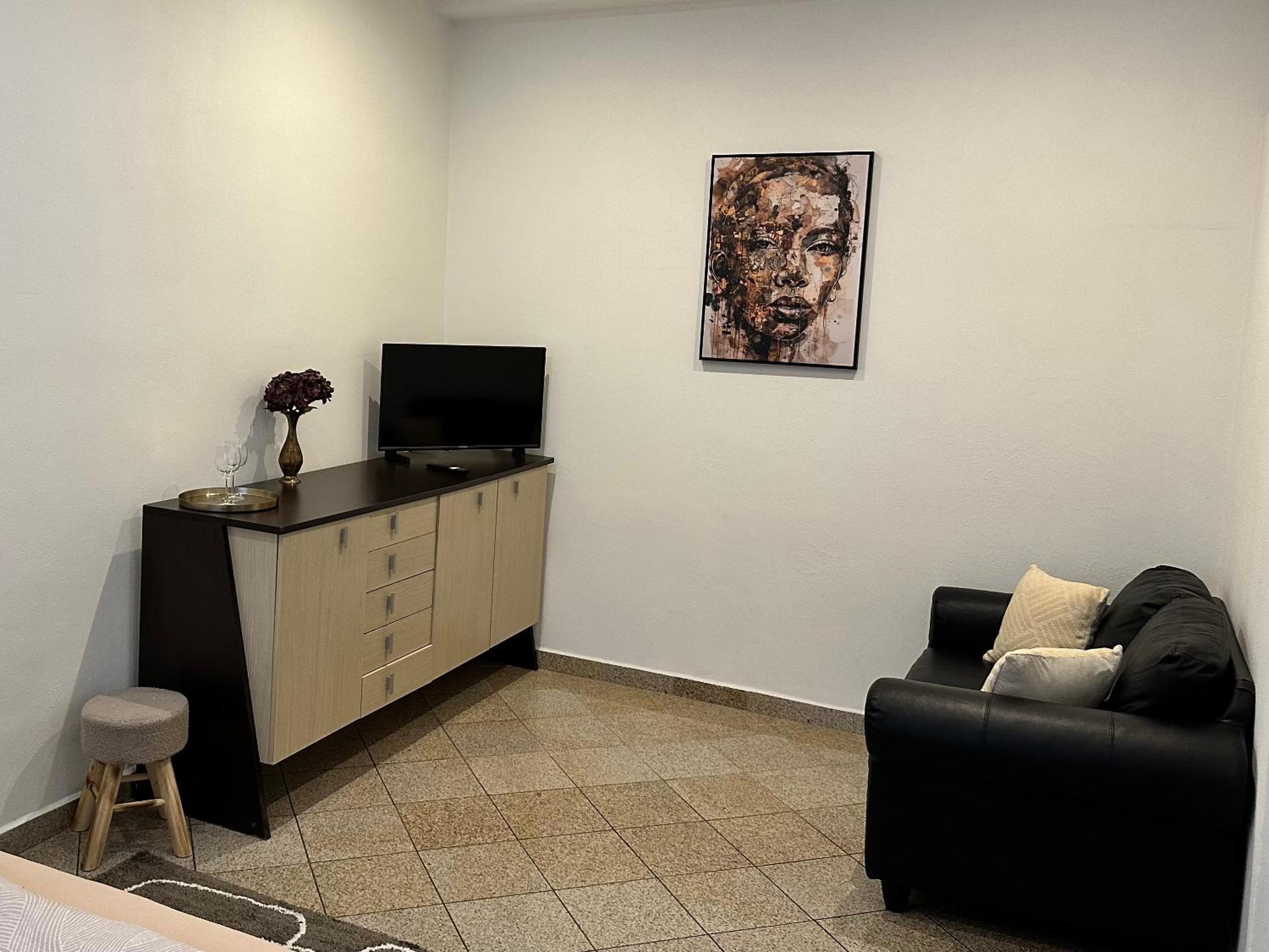 Two-Bedroom Apartment - Photo 7