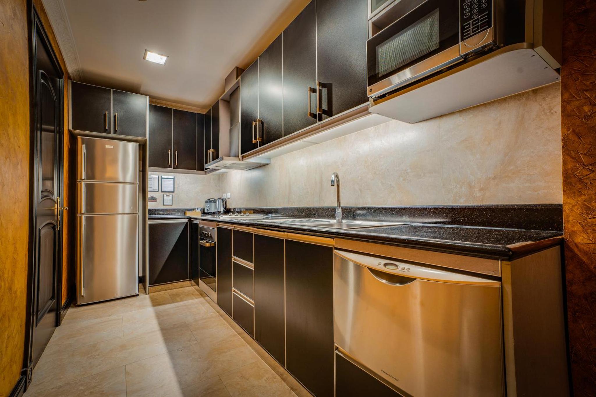 Executive Suite - Photo 4