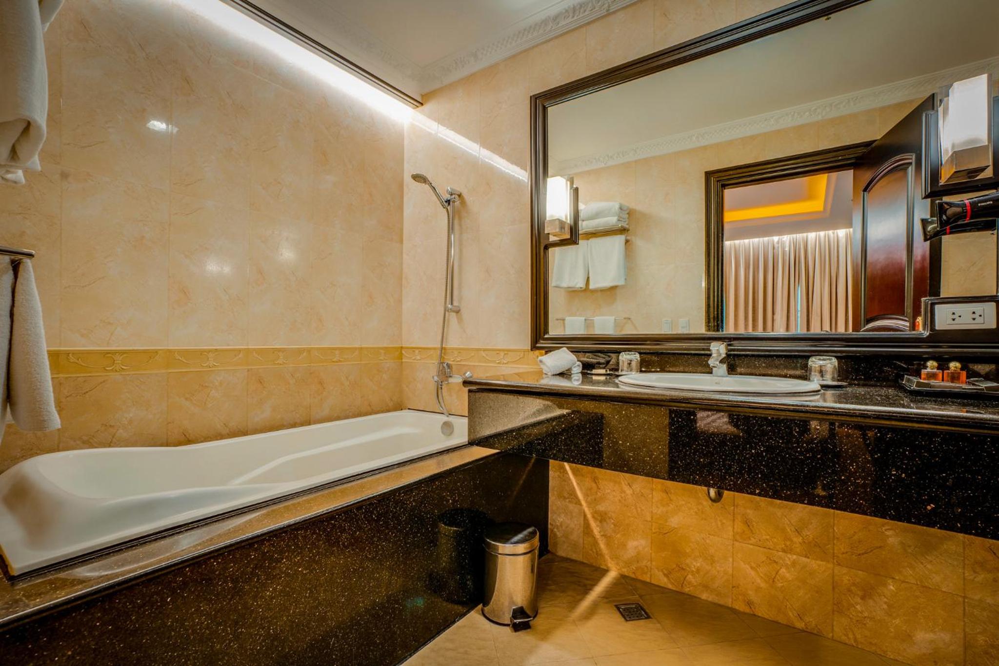 Executive Suite - Photo 5
