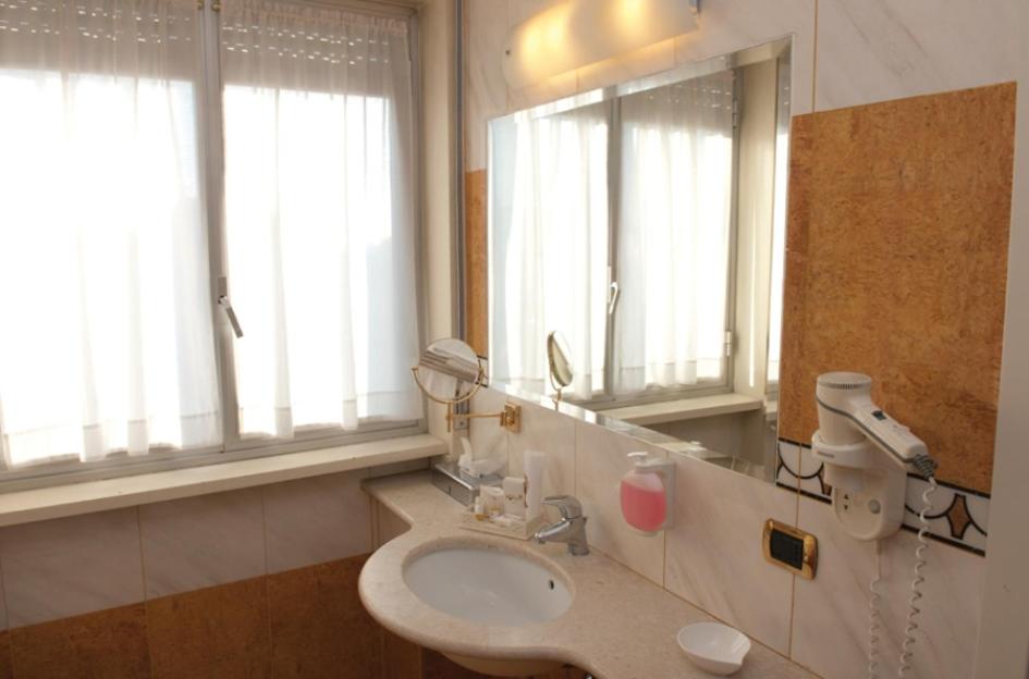 Deluxe Twin Room - Photo 4
