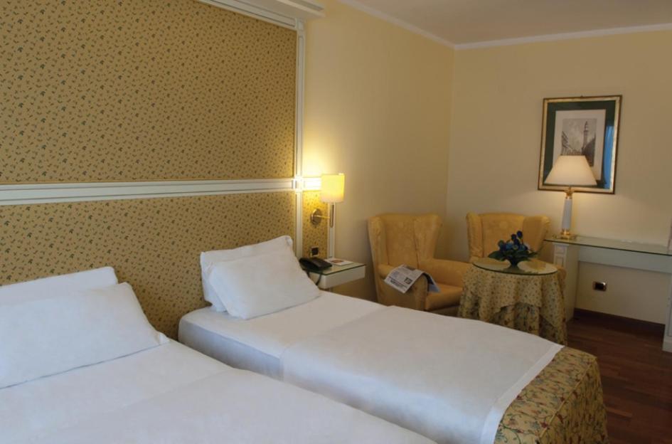 Deluxe Twin Room - Photo 6
