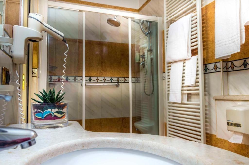 Deluxe Twin Room - Photo 1