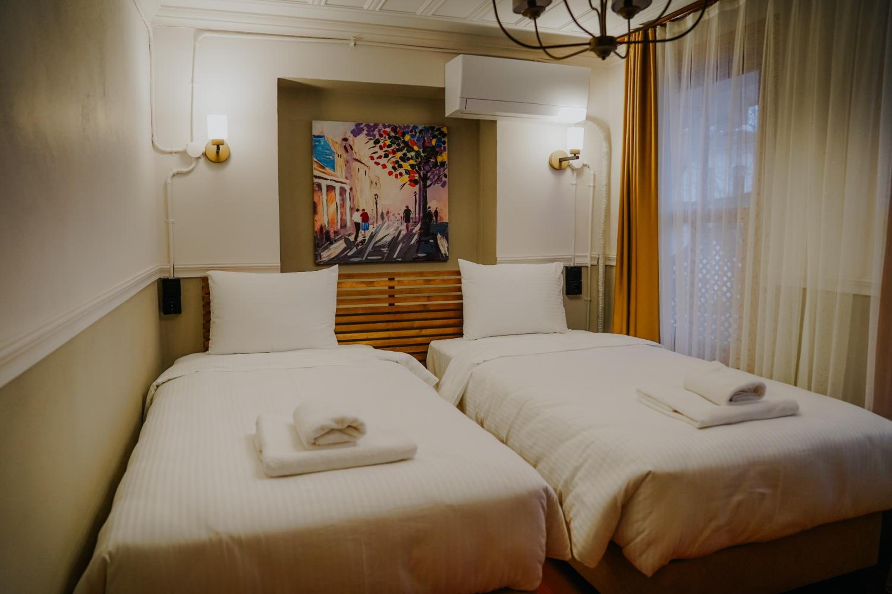 Deluxe Twin Room photo 3