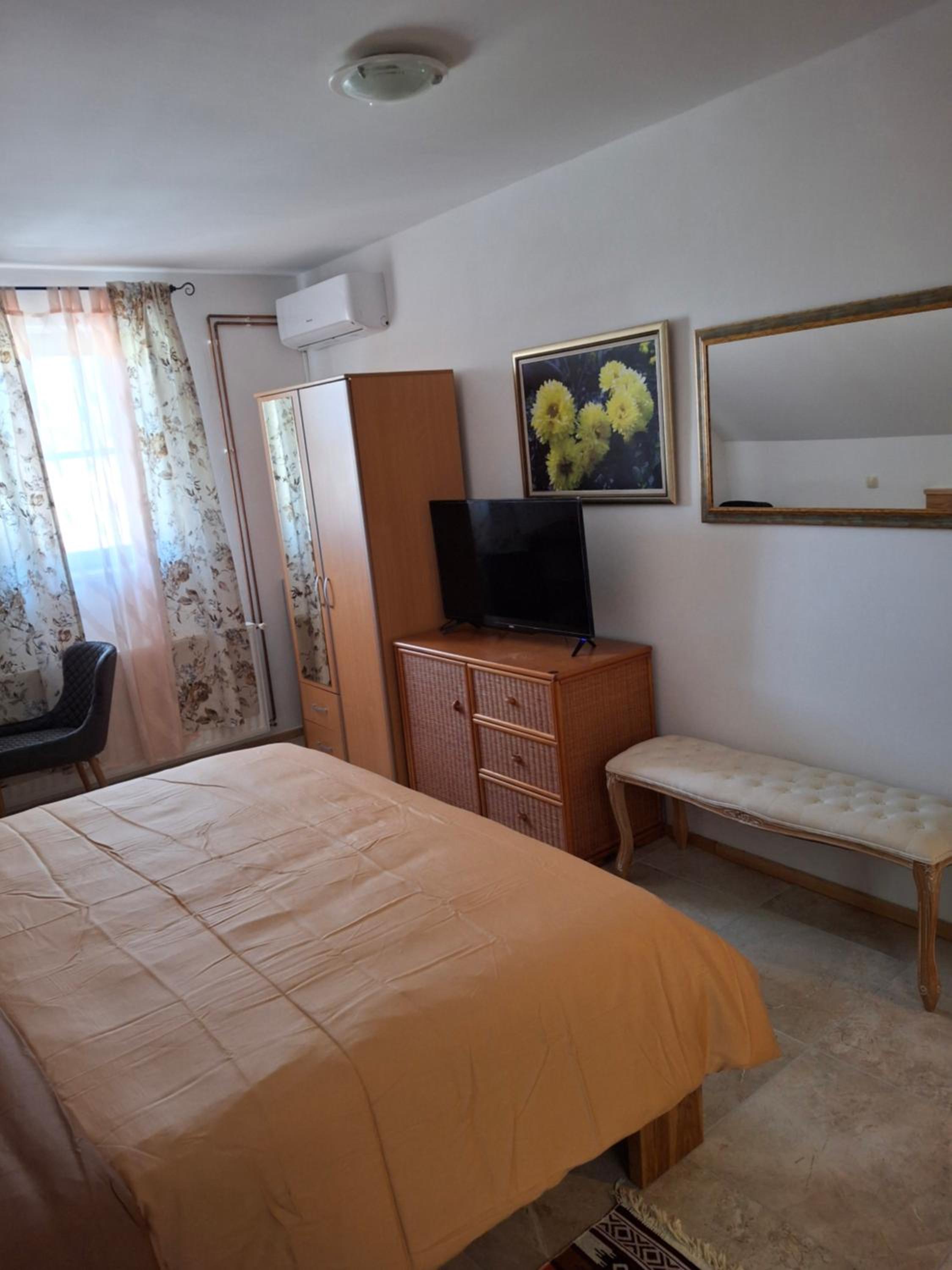 Large Double Room - Photo 5