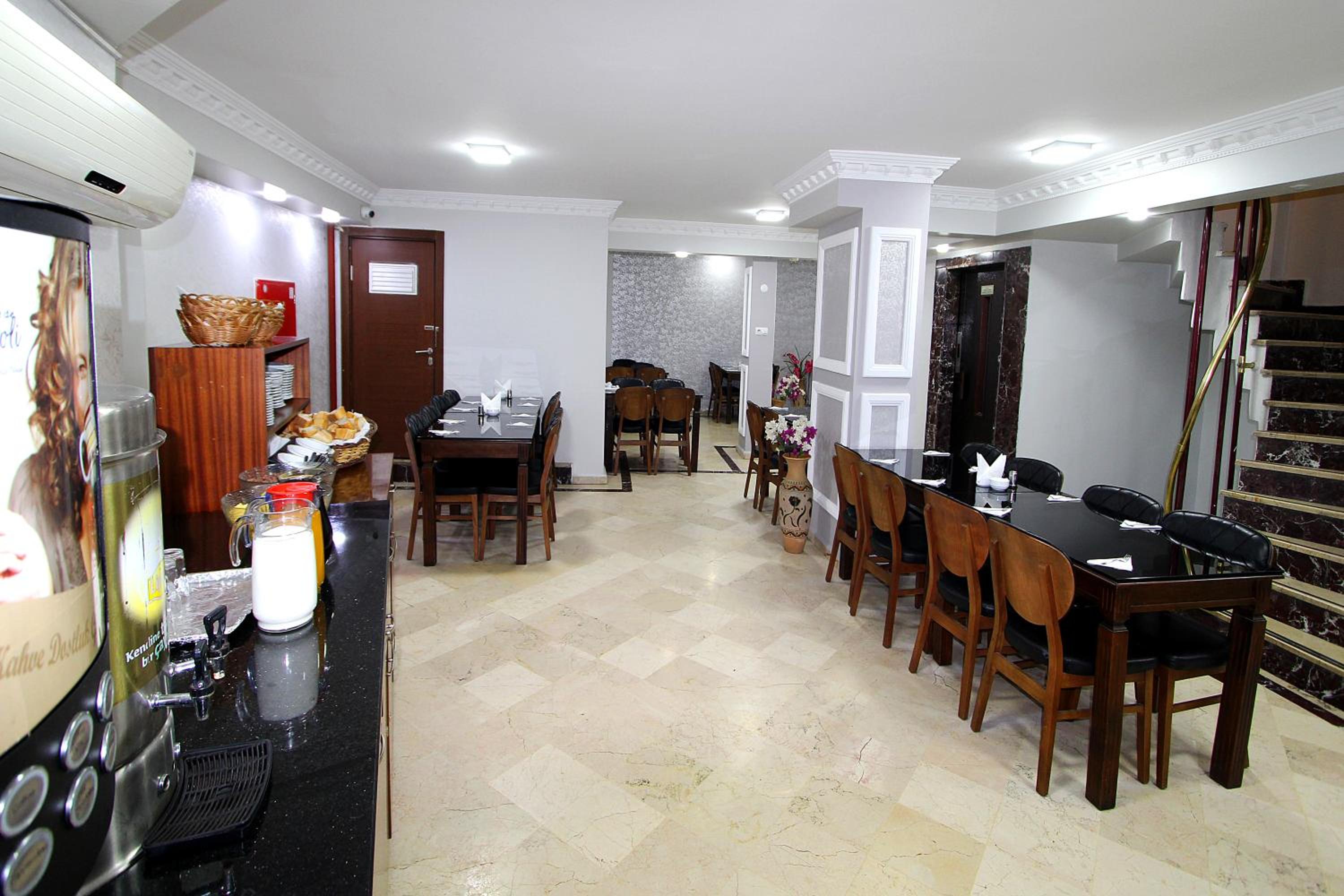 Economy Triple Room photo 1