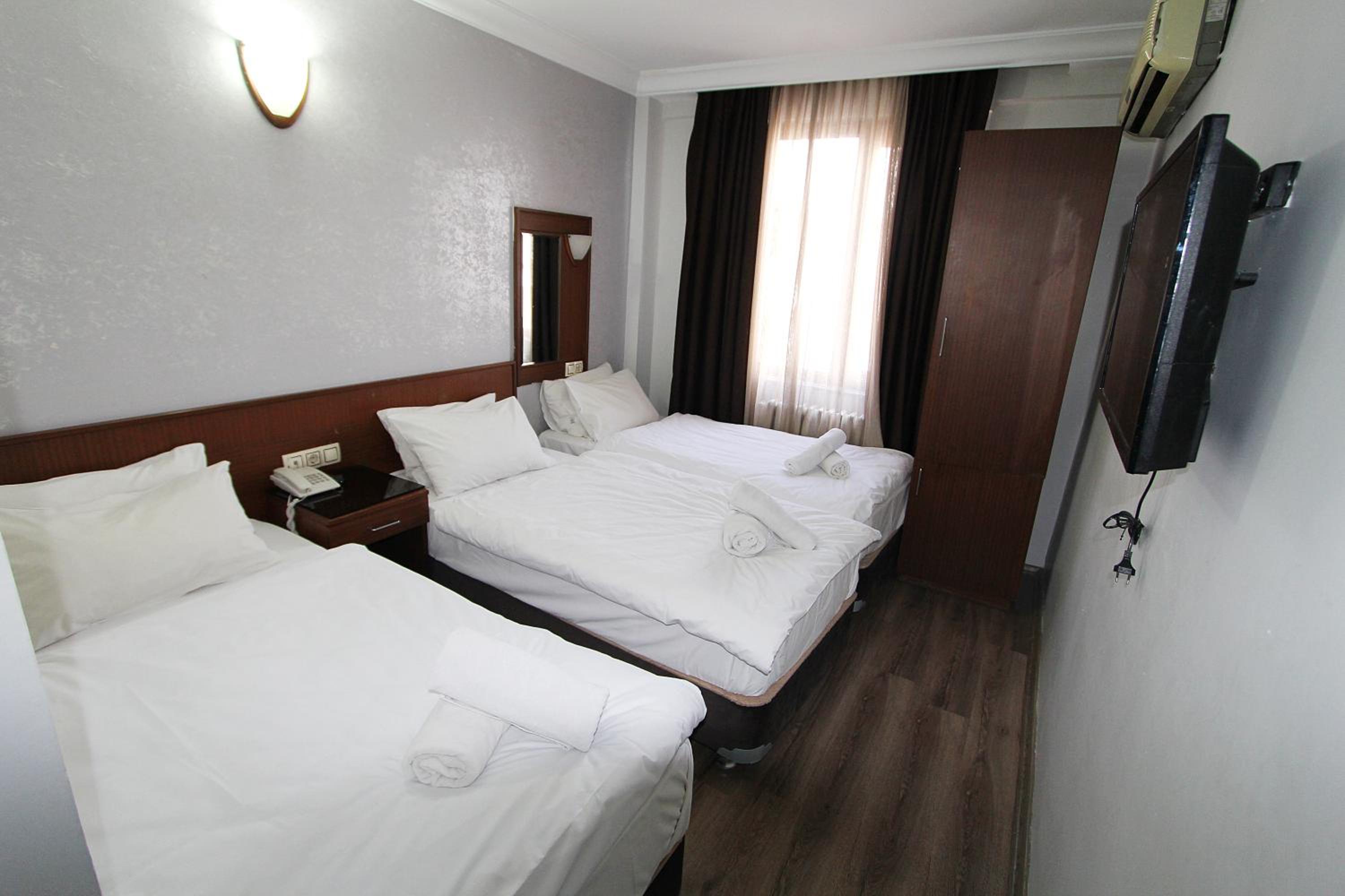 Economy Triple Room