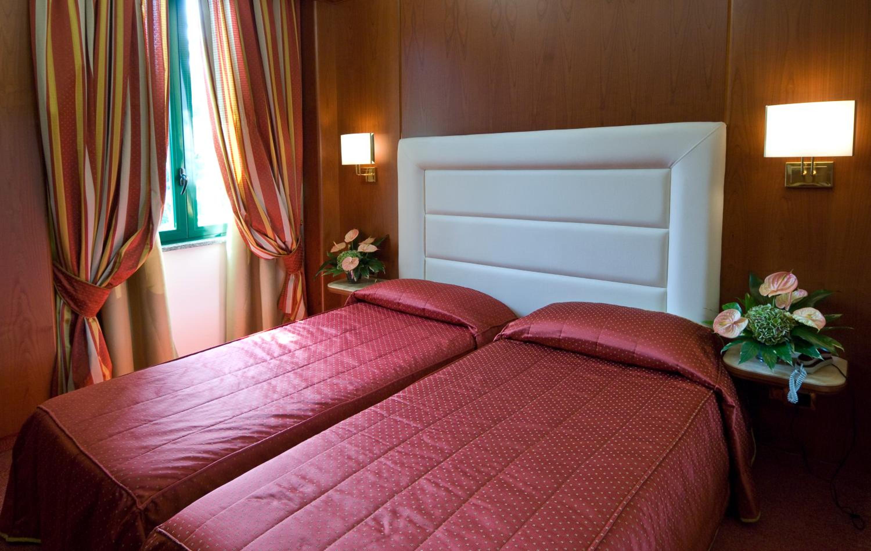 Twin Room - Photo 2