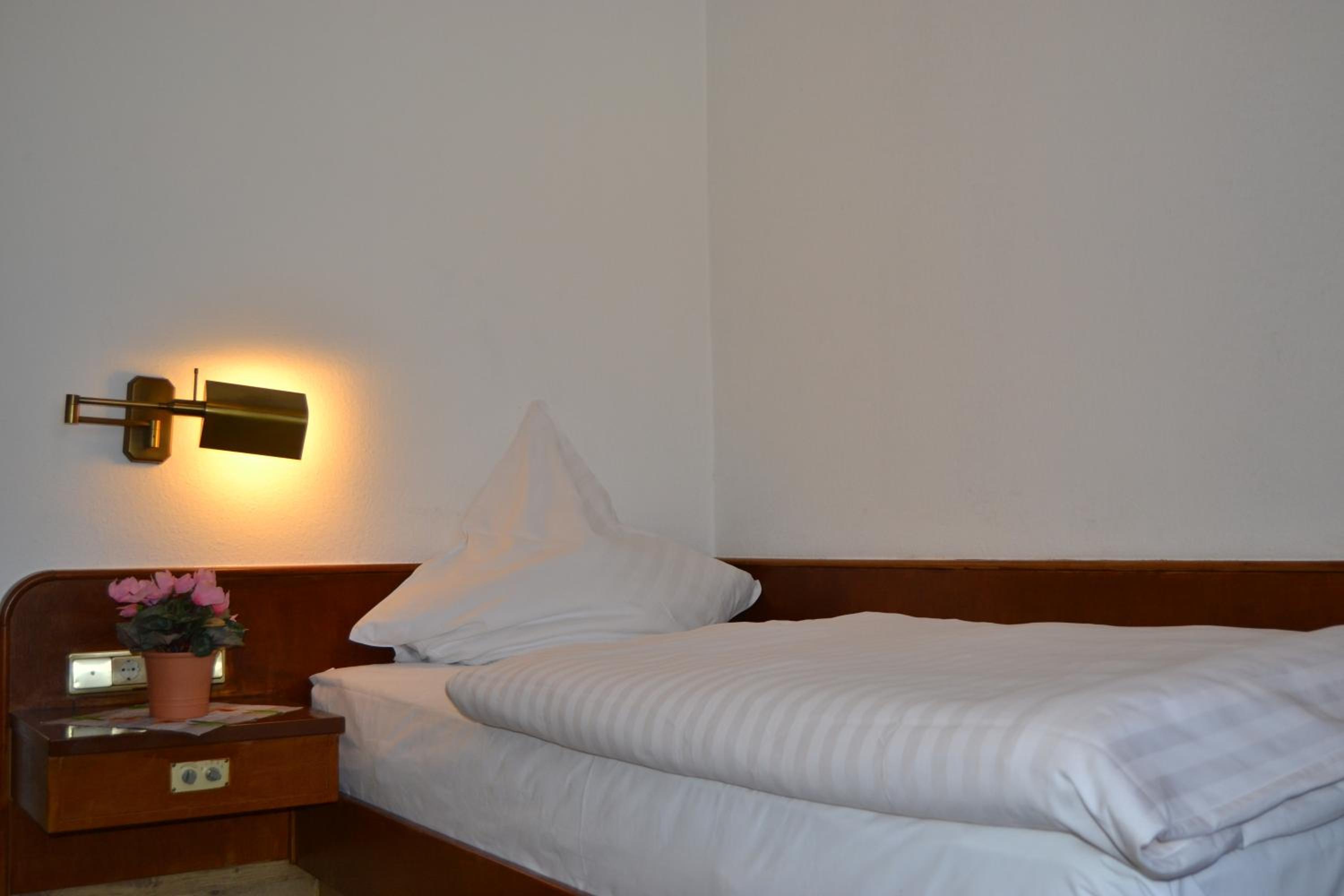 Single Room with Bathroom photo 1