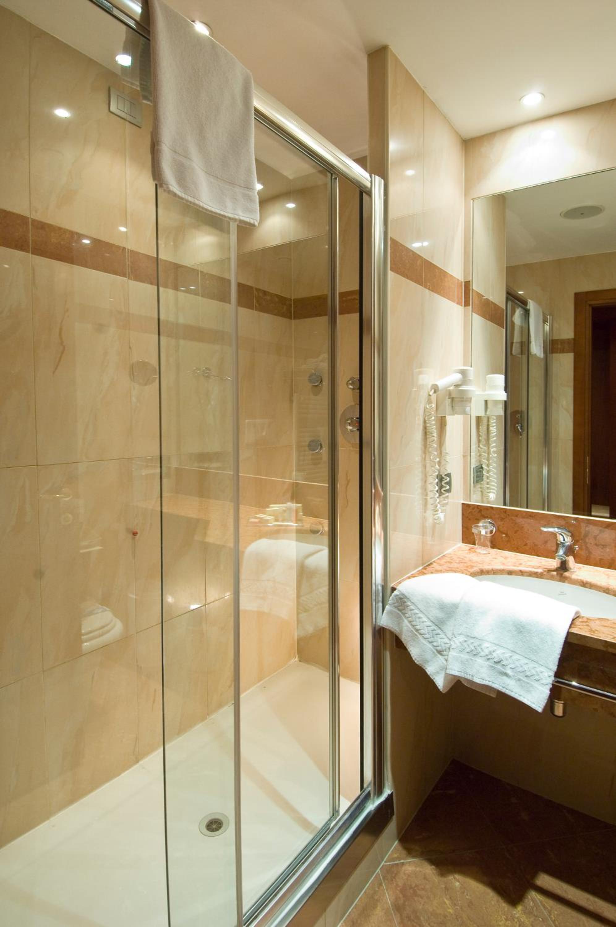 Double Room - Photo 7