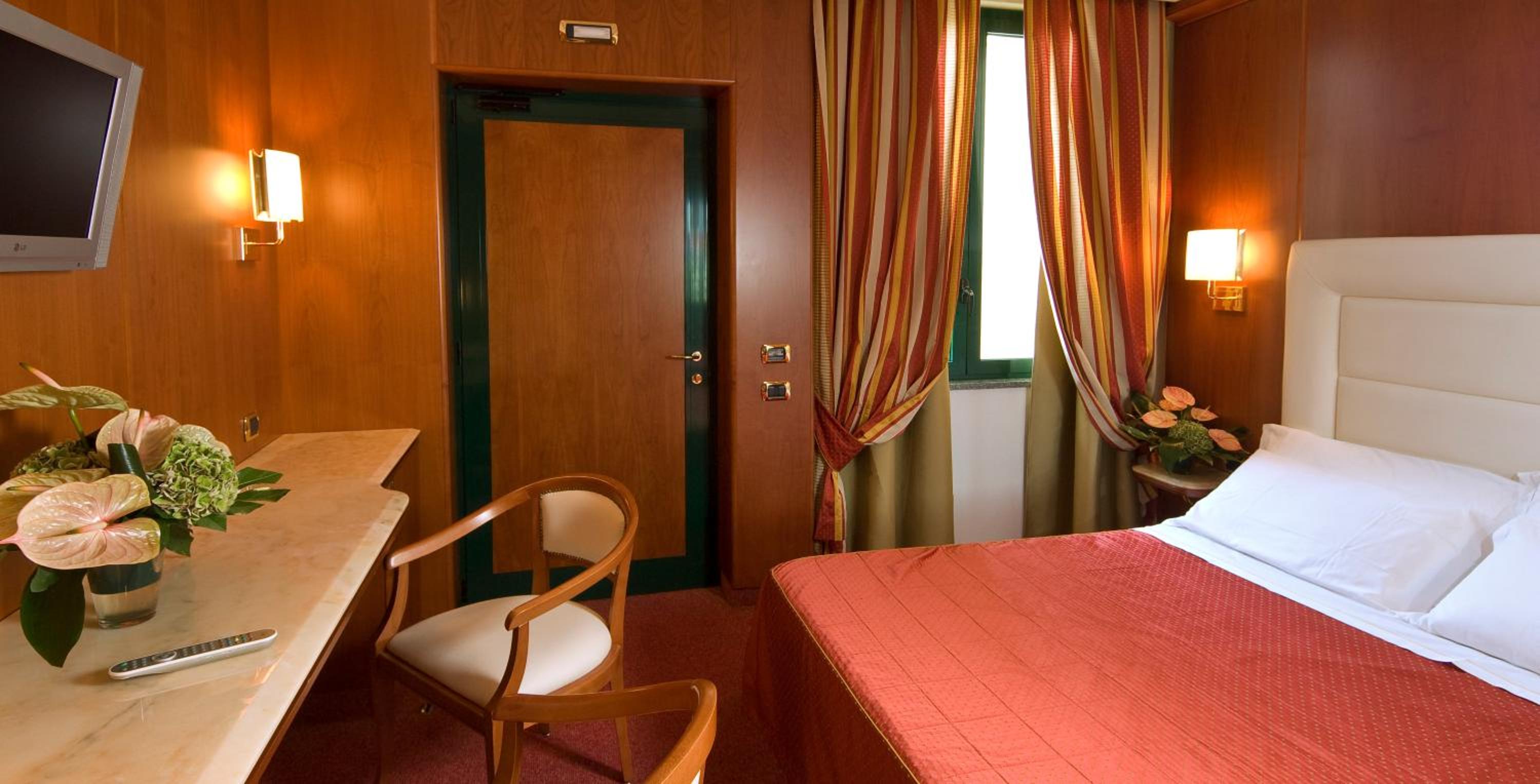 Double Room - Photo 6